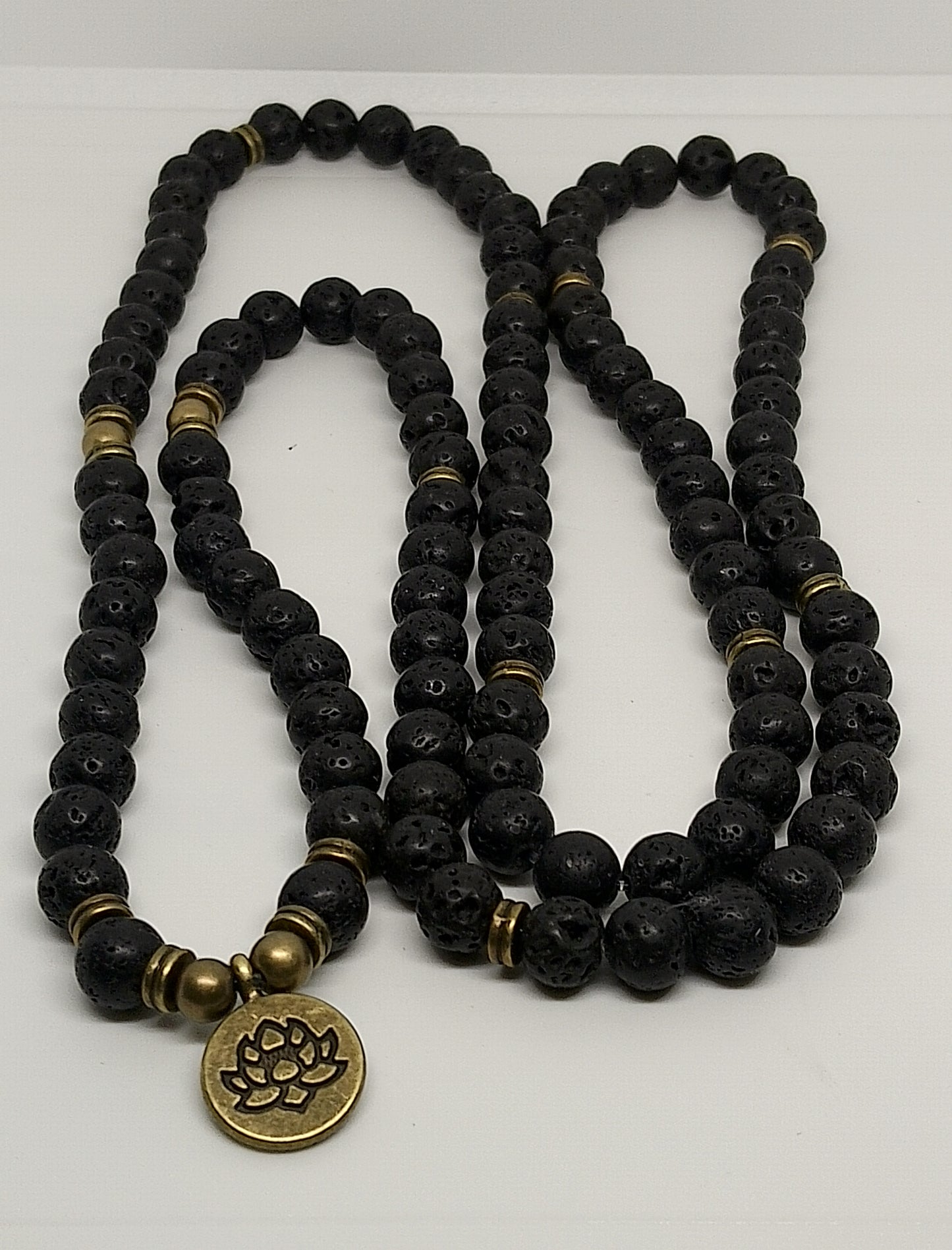 Collier Mala en pierre volcanique 8mm
