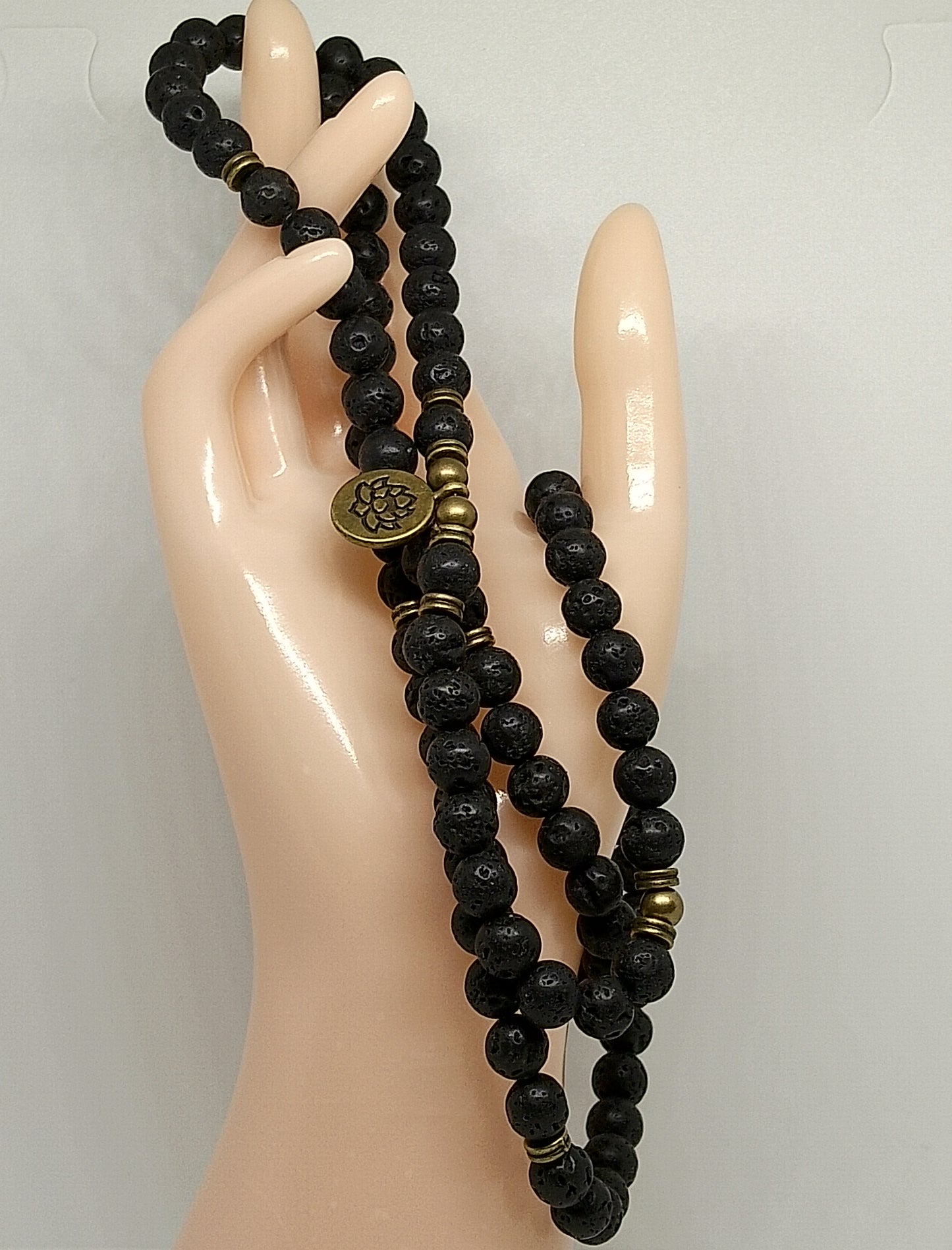 Collier Mala en pierre volcanique 8mm
