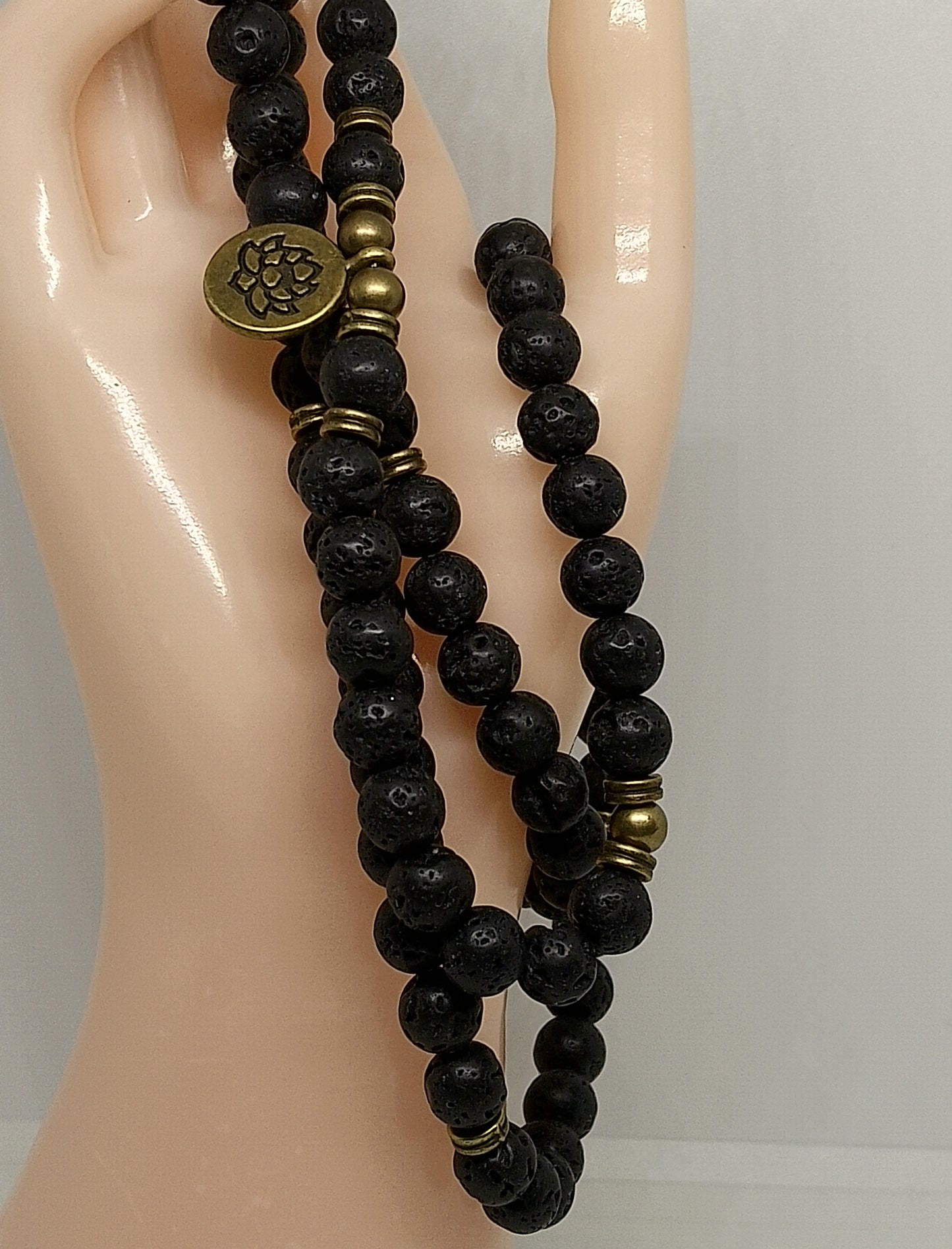 Collier Mala en pierre volcanique 8mm
