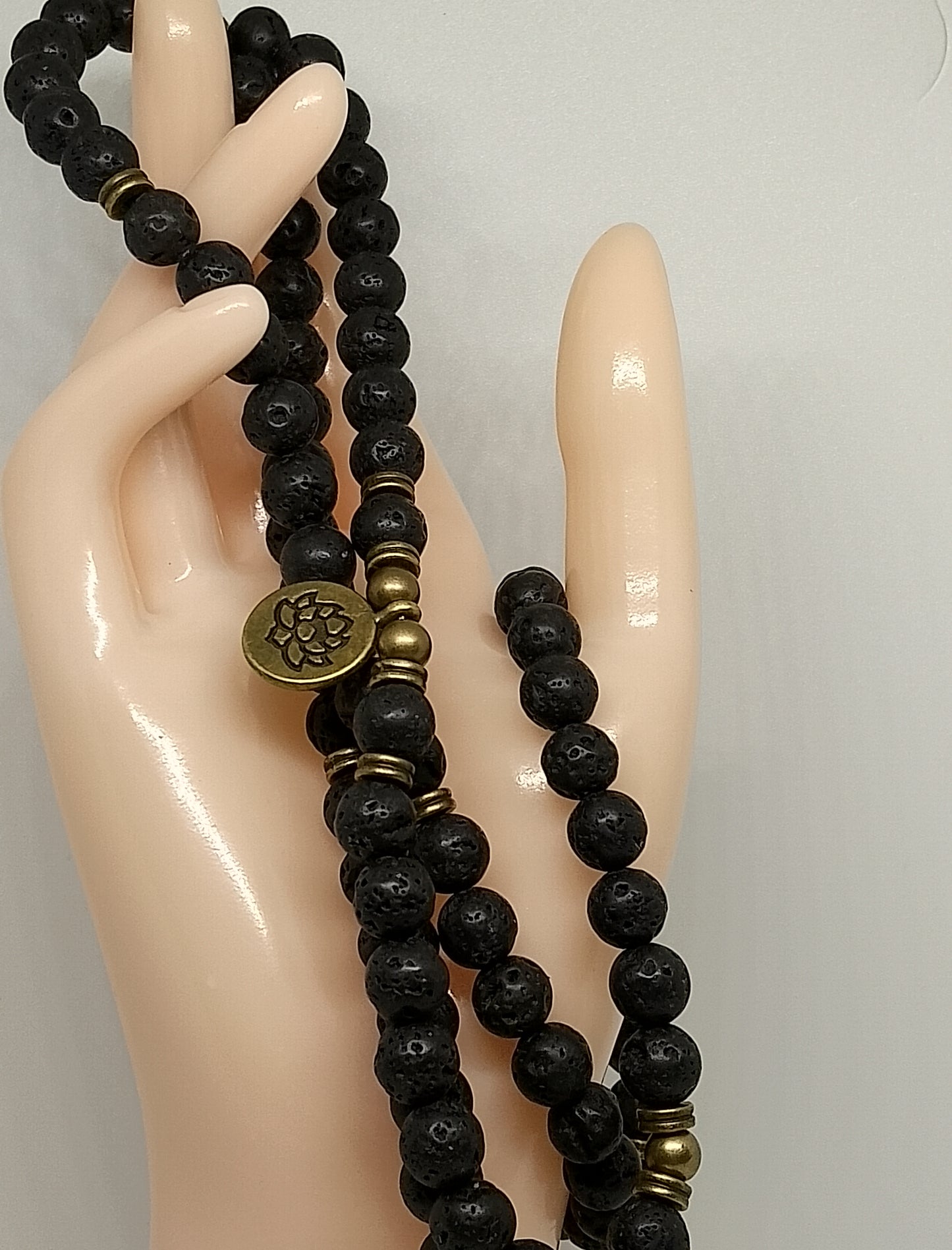 Collier Mala en pierre volcanique 8mm