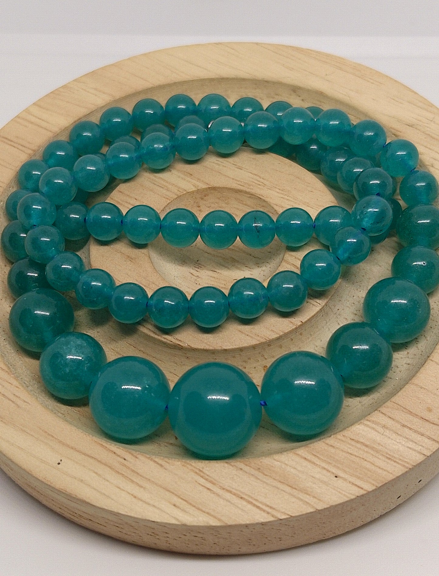 Collier en perles de verre coloré bleu-vert
