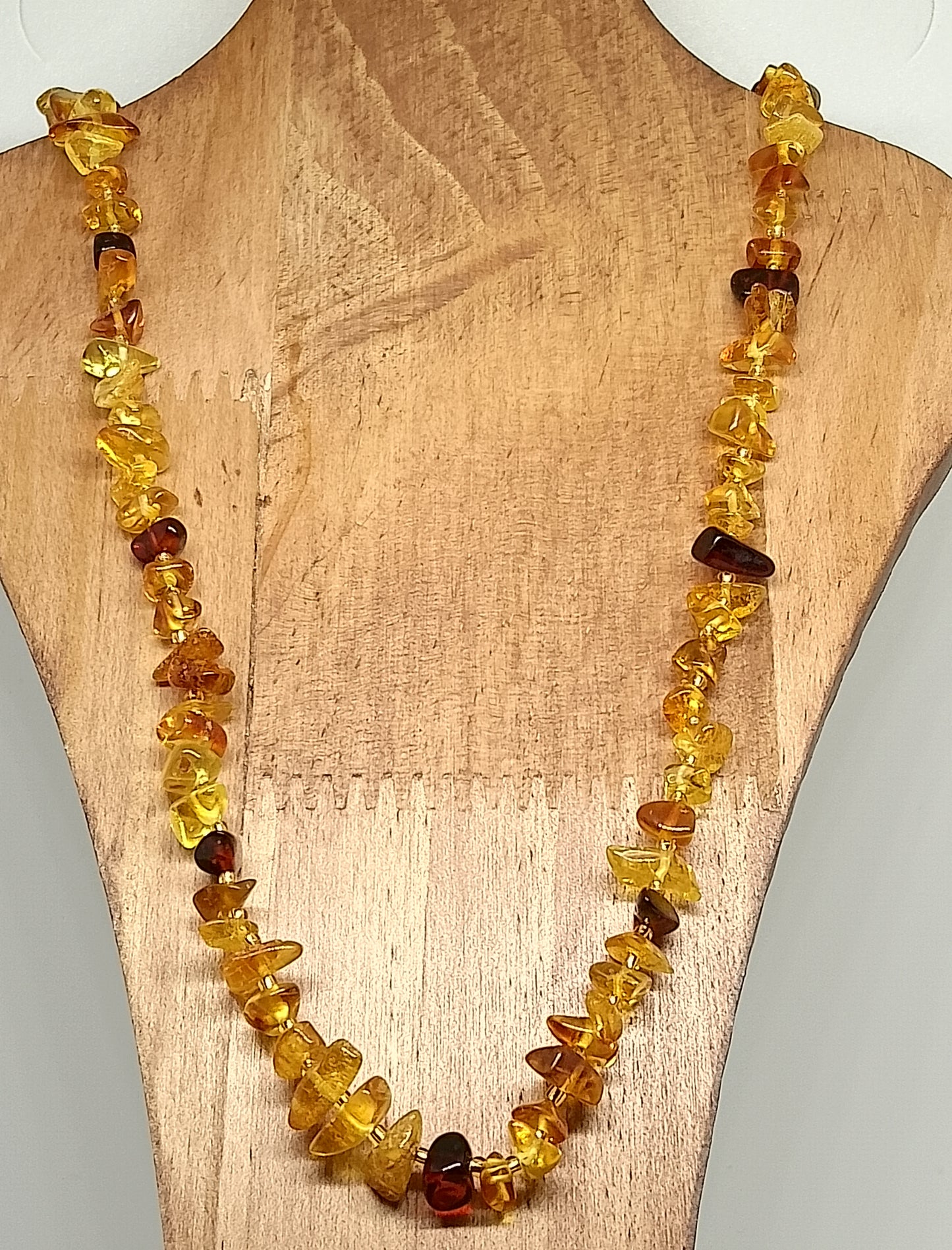 Collier en chips de résine d'ambre
