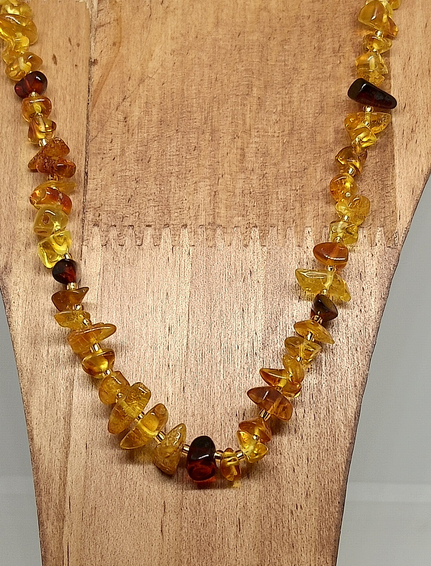 Collier en chips de résine d'ambre