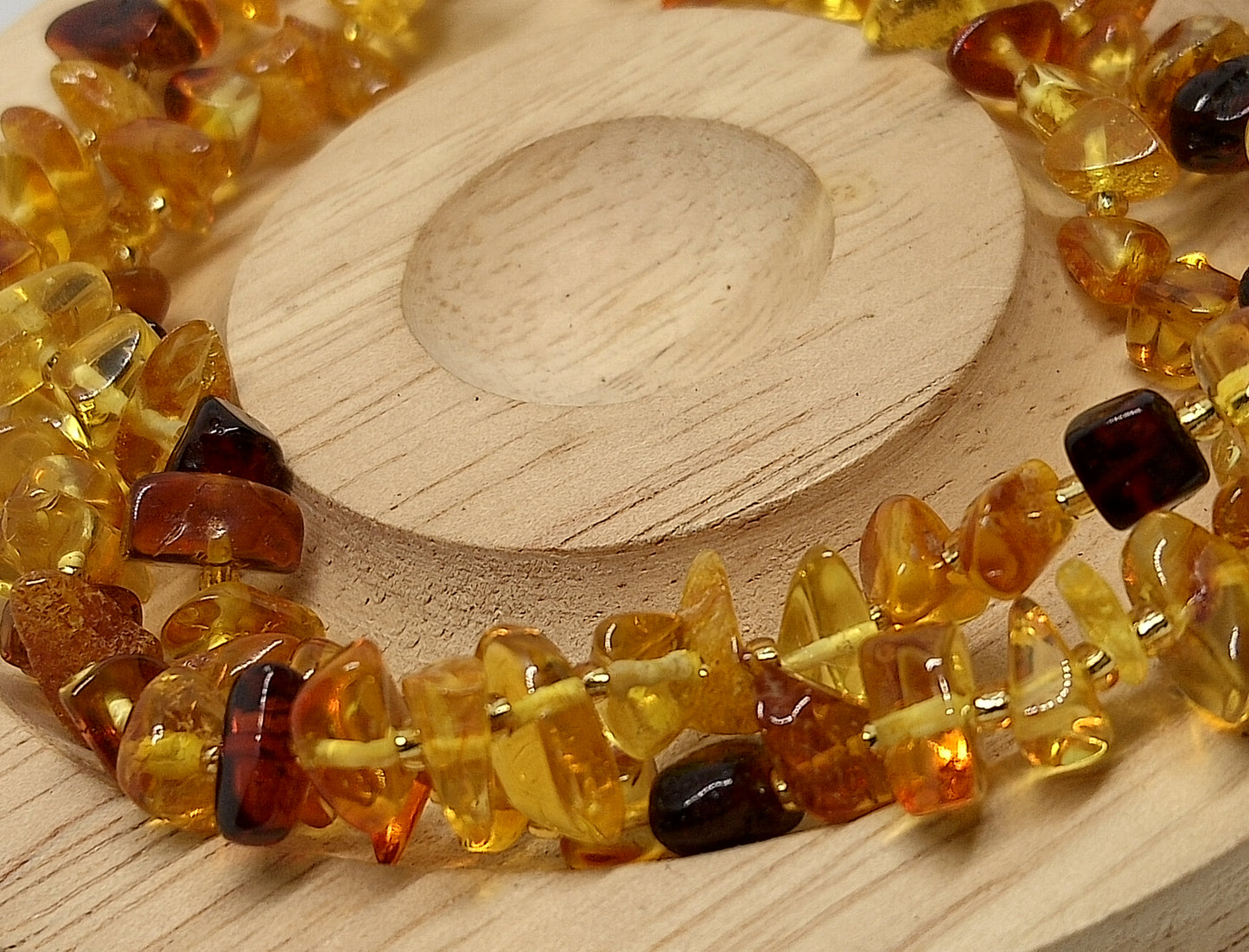 Collier en chips de résine d'ambre