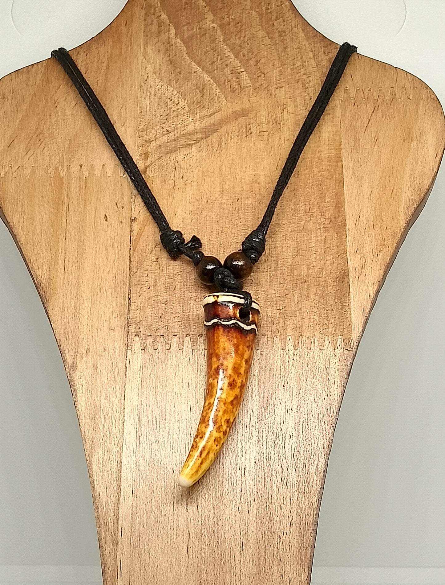 colliers ethniques en résine