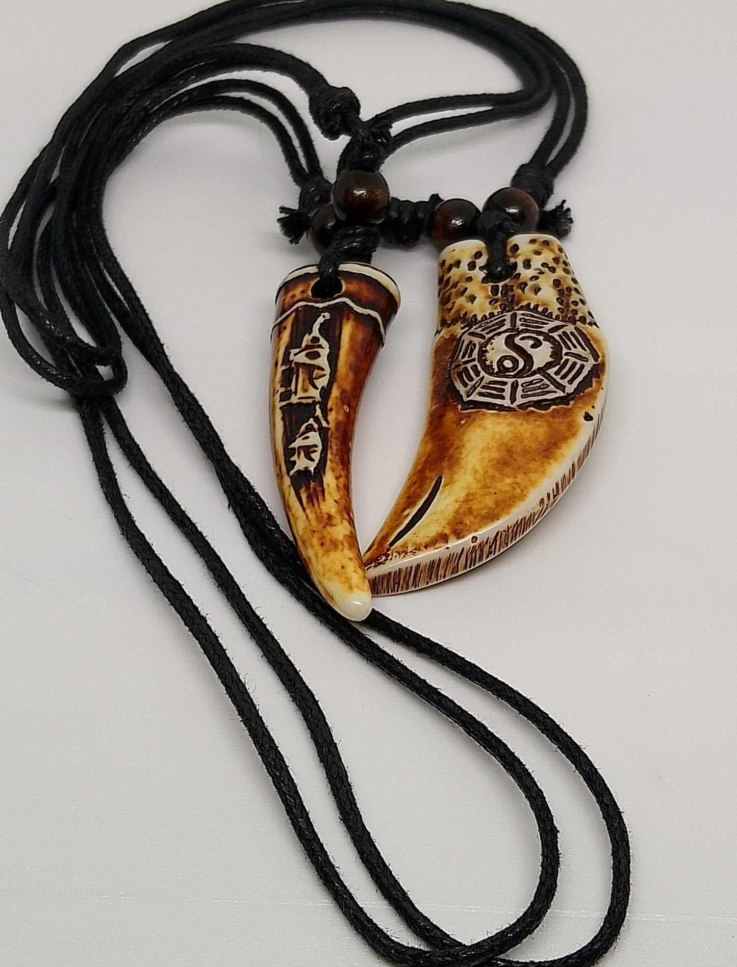 colliers ethniques en résine