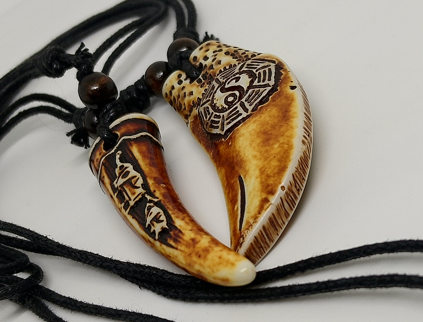 colliers ethniques en résine