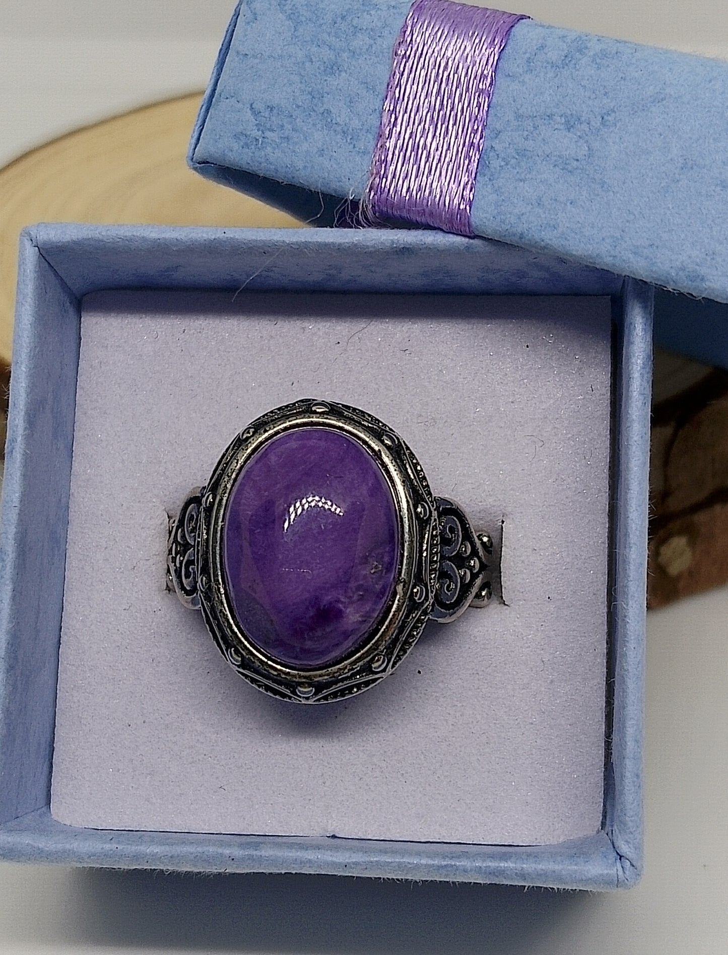 Bague en pierre de charoite