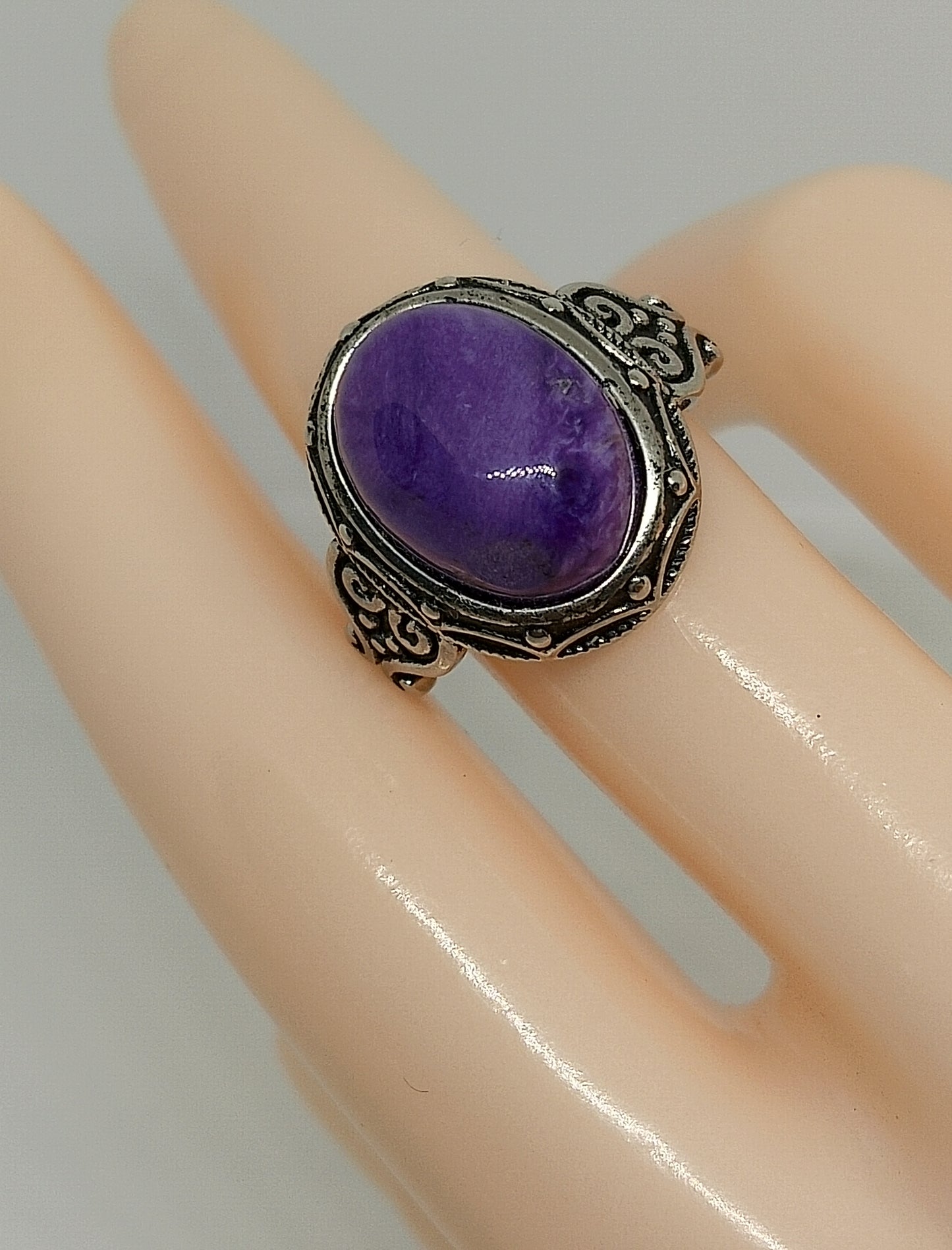 Bague en pierre de charoite