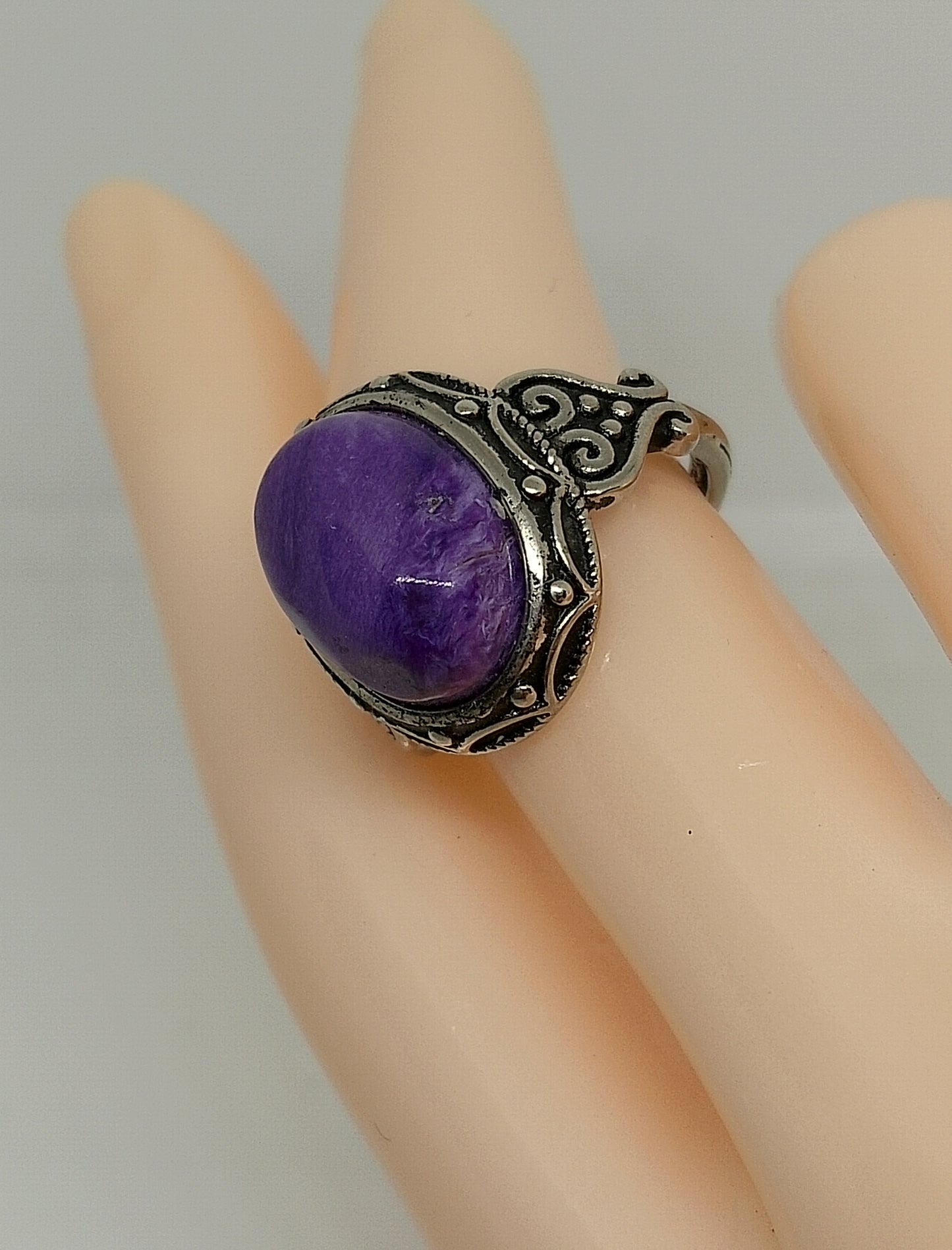 Bague en pierre de charoite