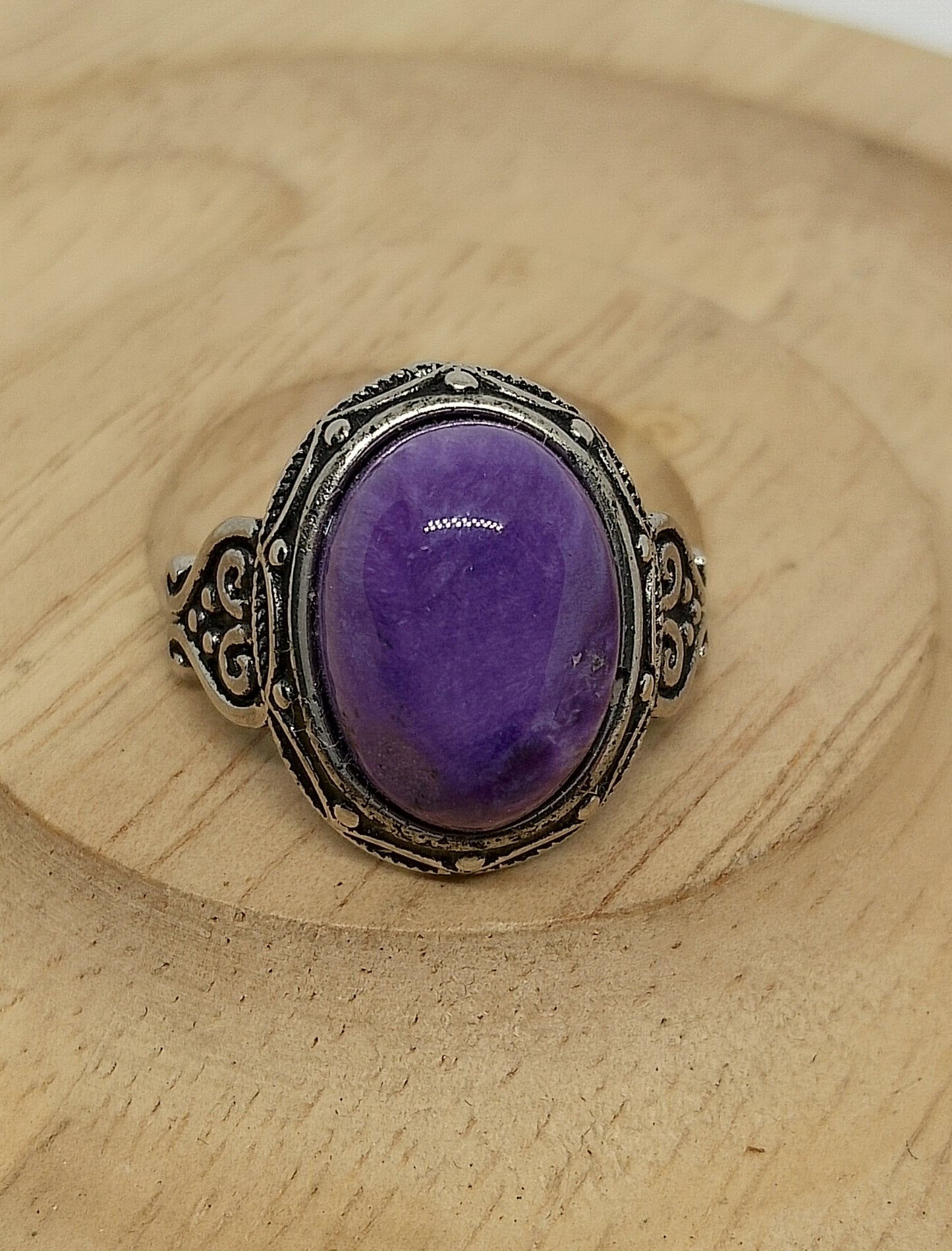 Bague en pierre de charoite