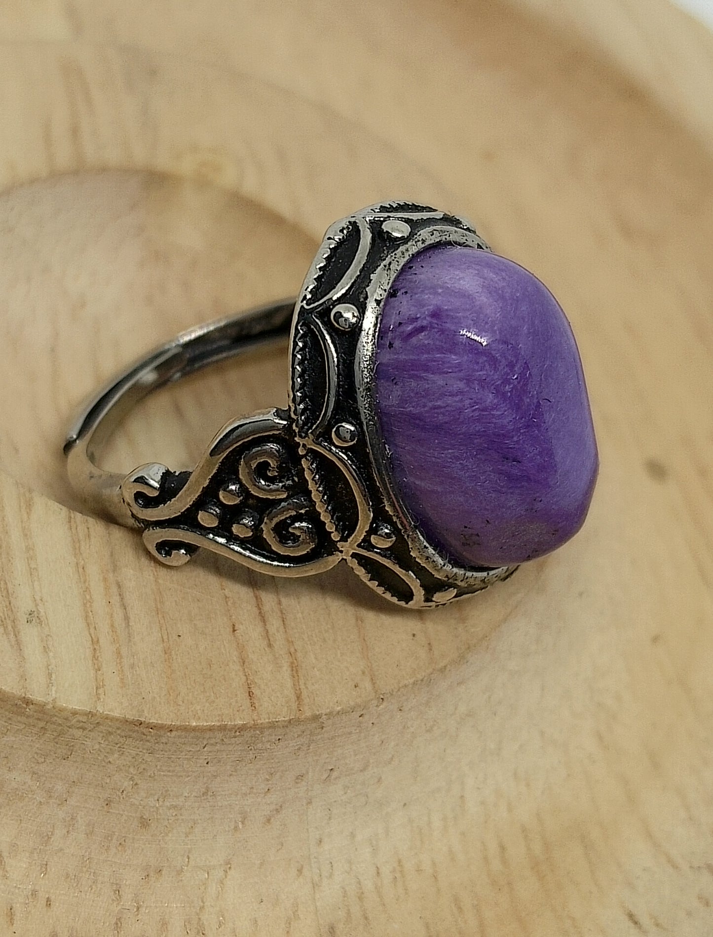 Bague en pierre de charoite
