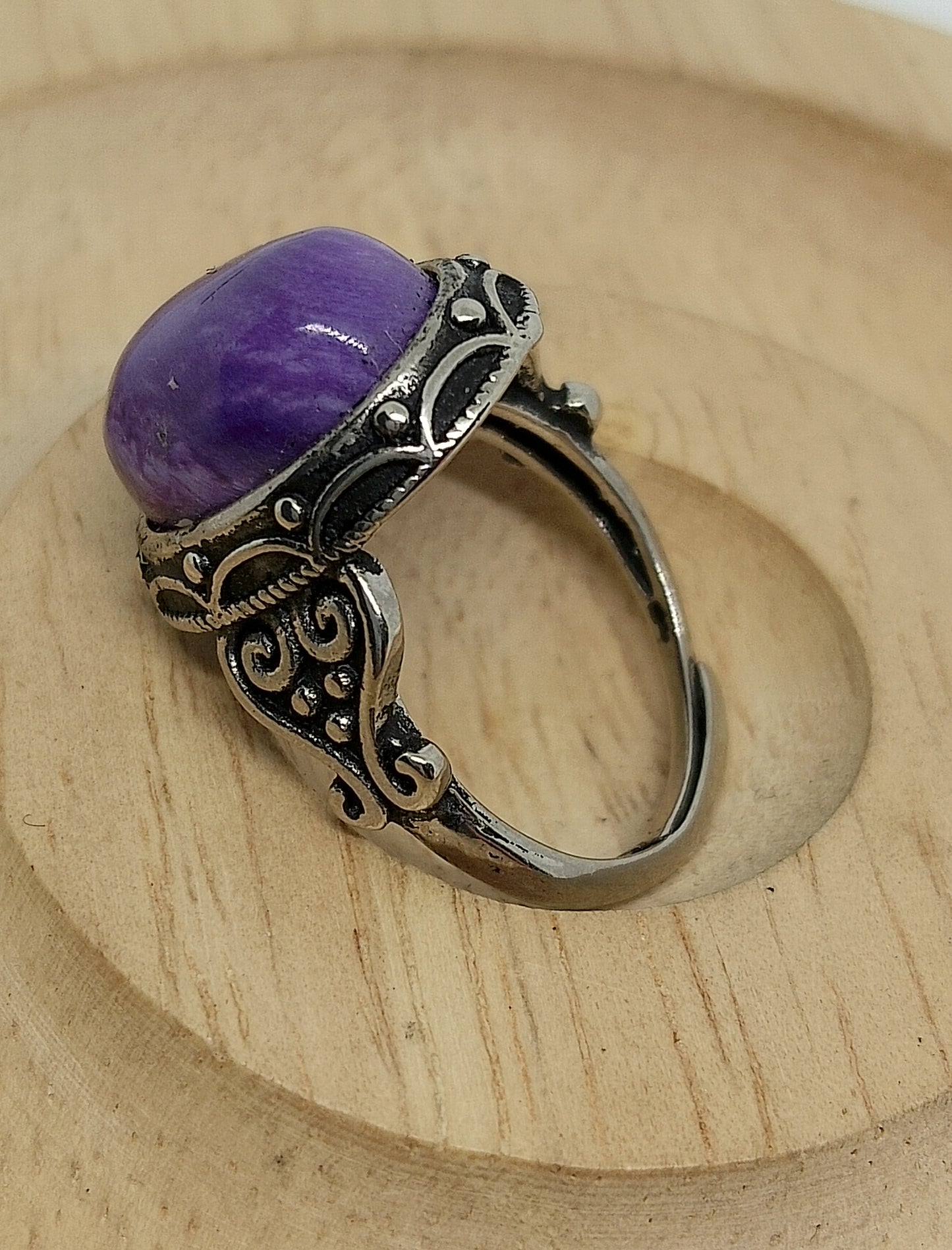 Bague en pierre de charoite