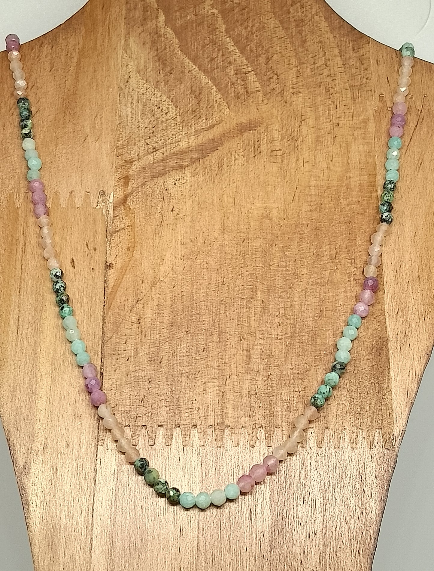 Collier en perles facettes d'améthyste, aventurine, quartz rose, turquoise africaine 2mm