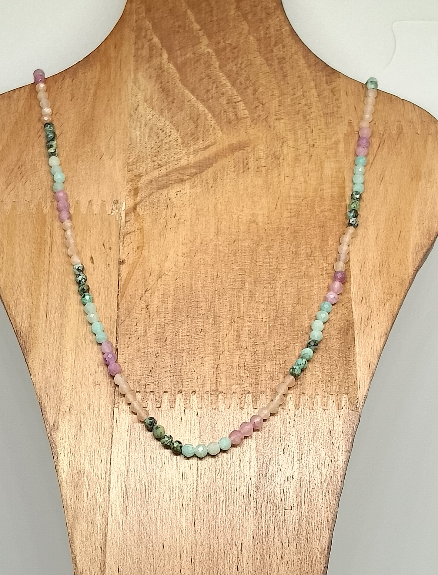 Collier en perles facettes d'améthyste, aventurine, quartz rose, turquoise africaine 2mm