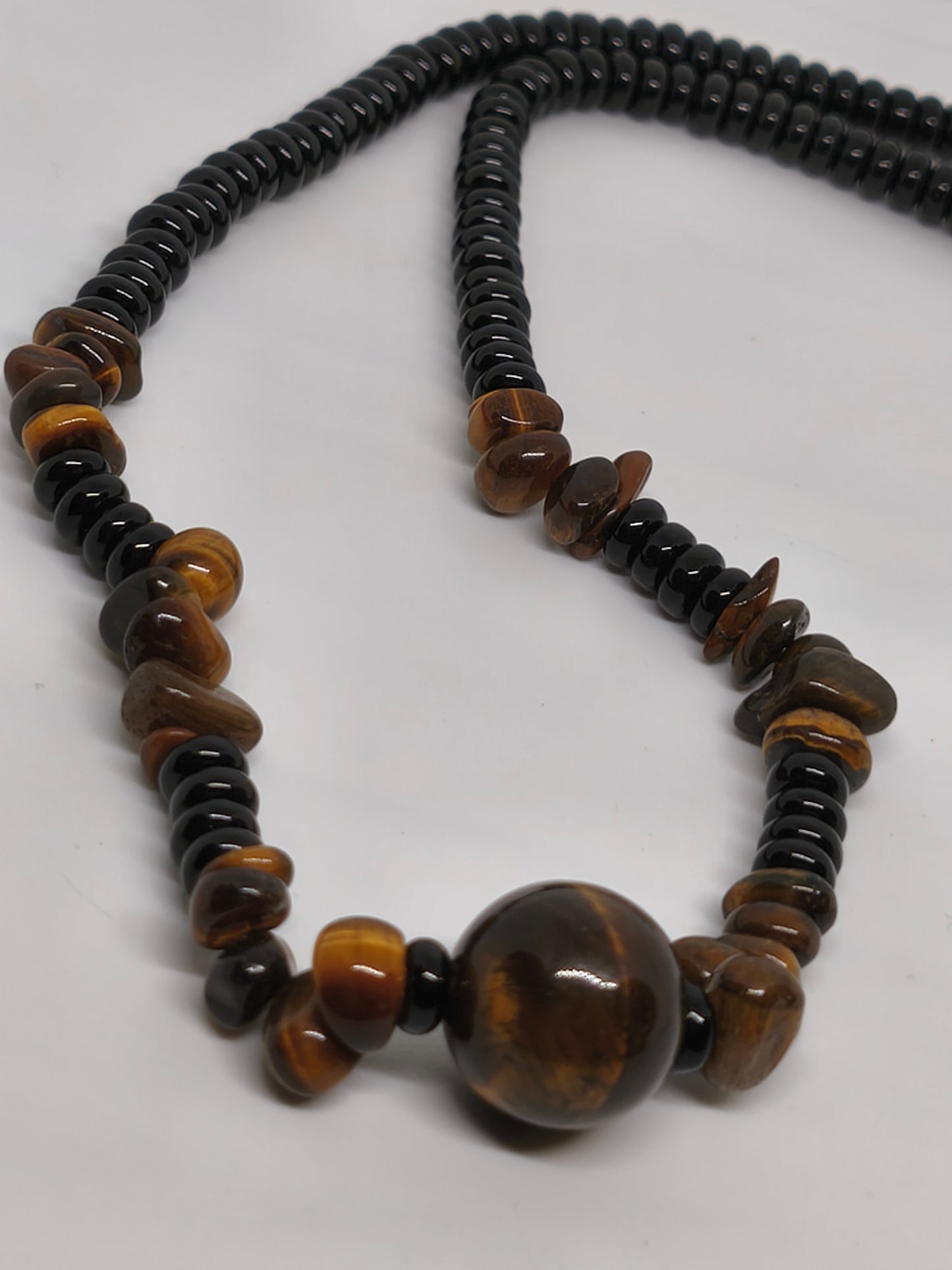 Collier en Perles d'onyx noire et chips de pierre d'oeil de tigre 6mm