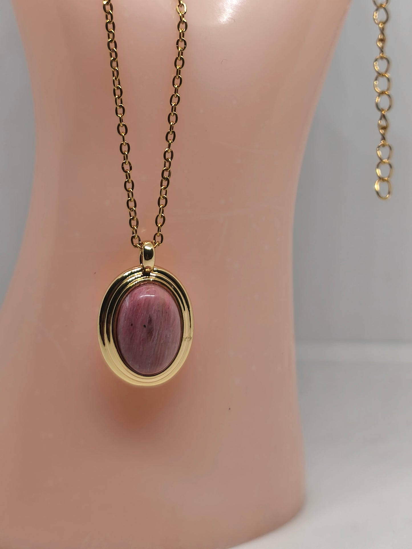 Collier en pierre de rhodonite et acier inoxydable