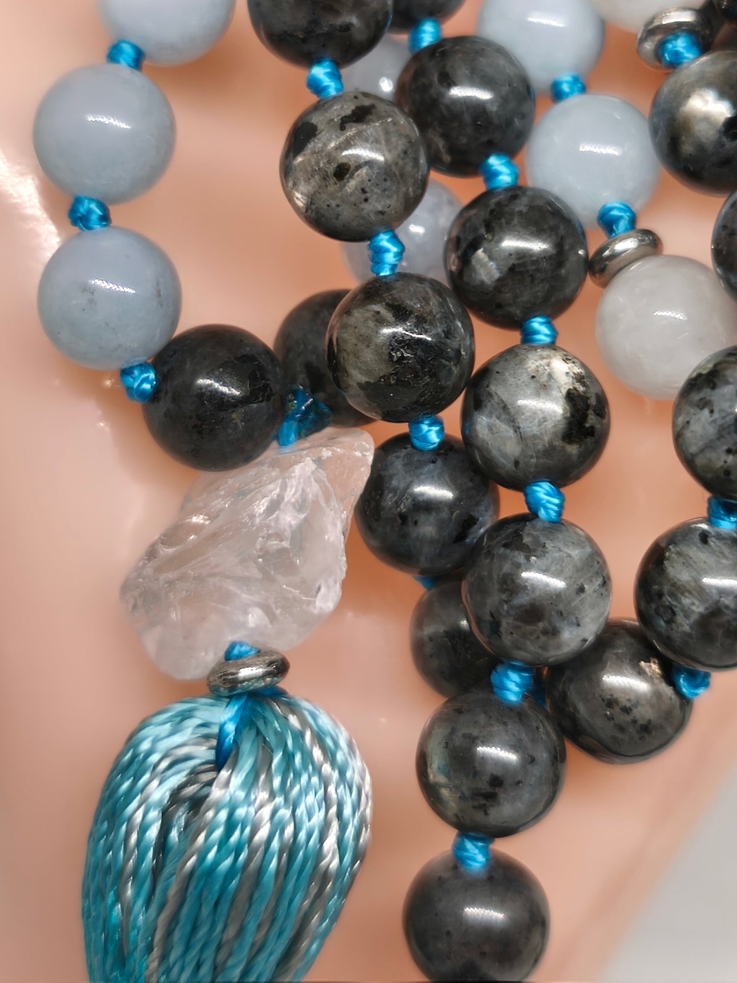 Collier Mala en aigue marine, labradorite et quartz blanc