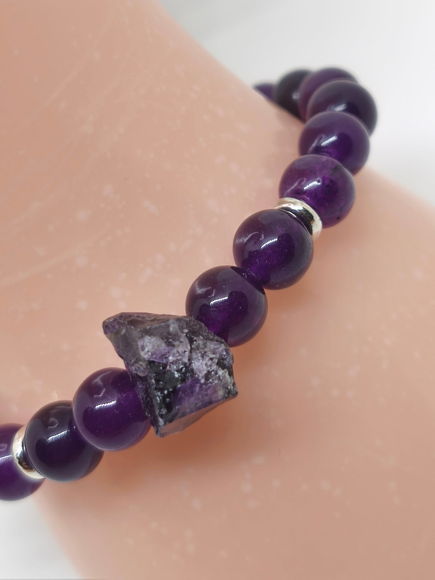 Bracelet en améthyste et pierre brute