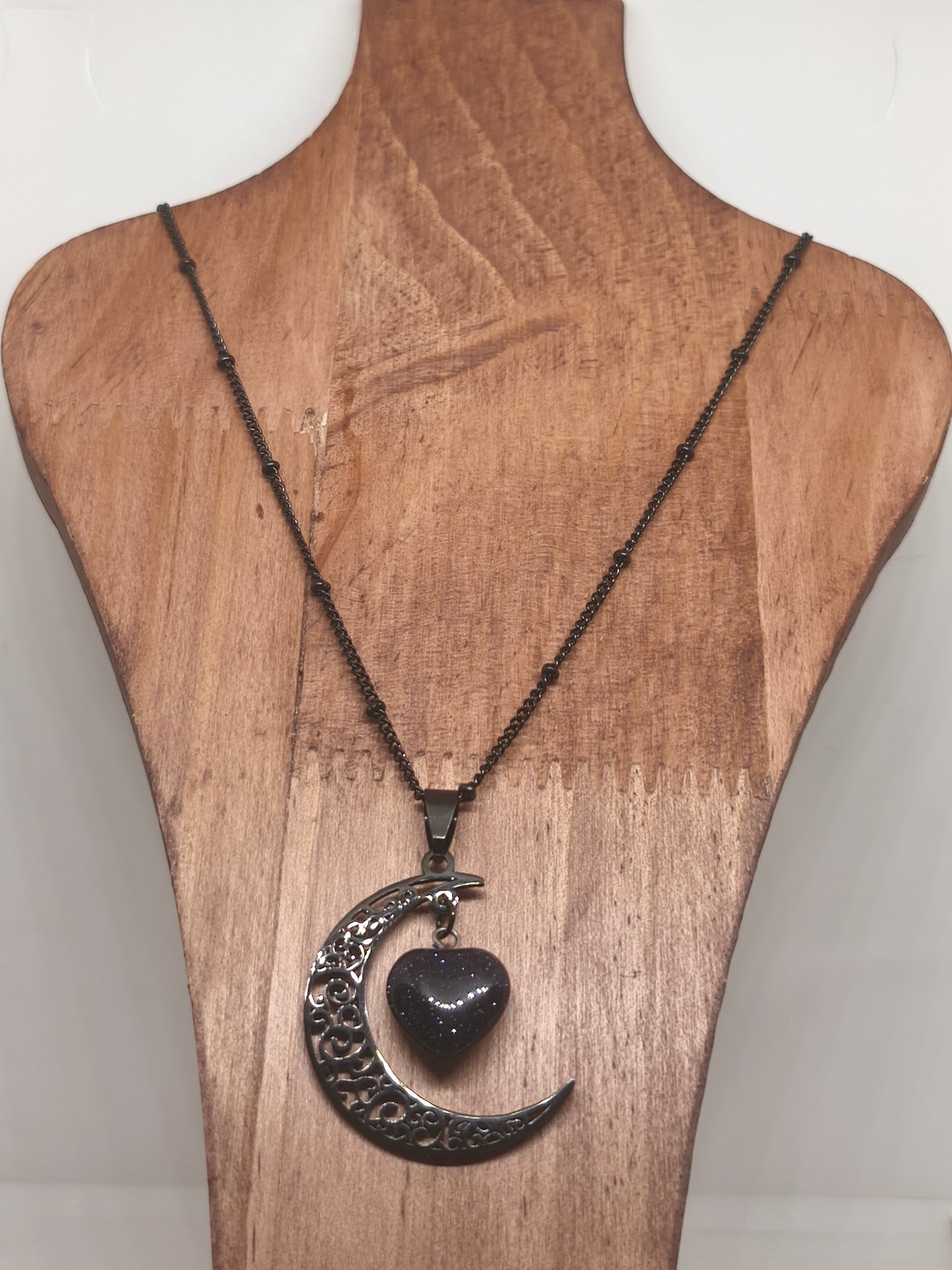 Collier demie lune en acier inoxydable et en grès
