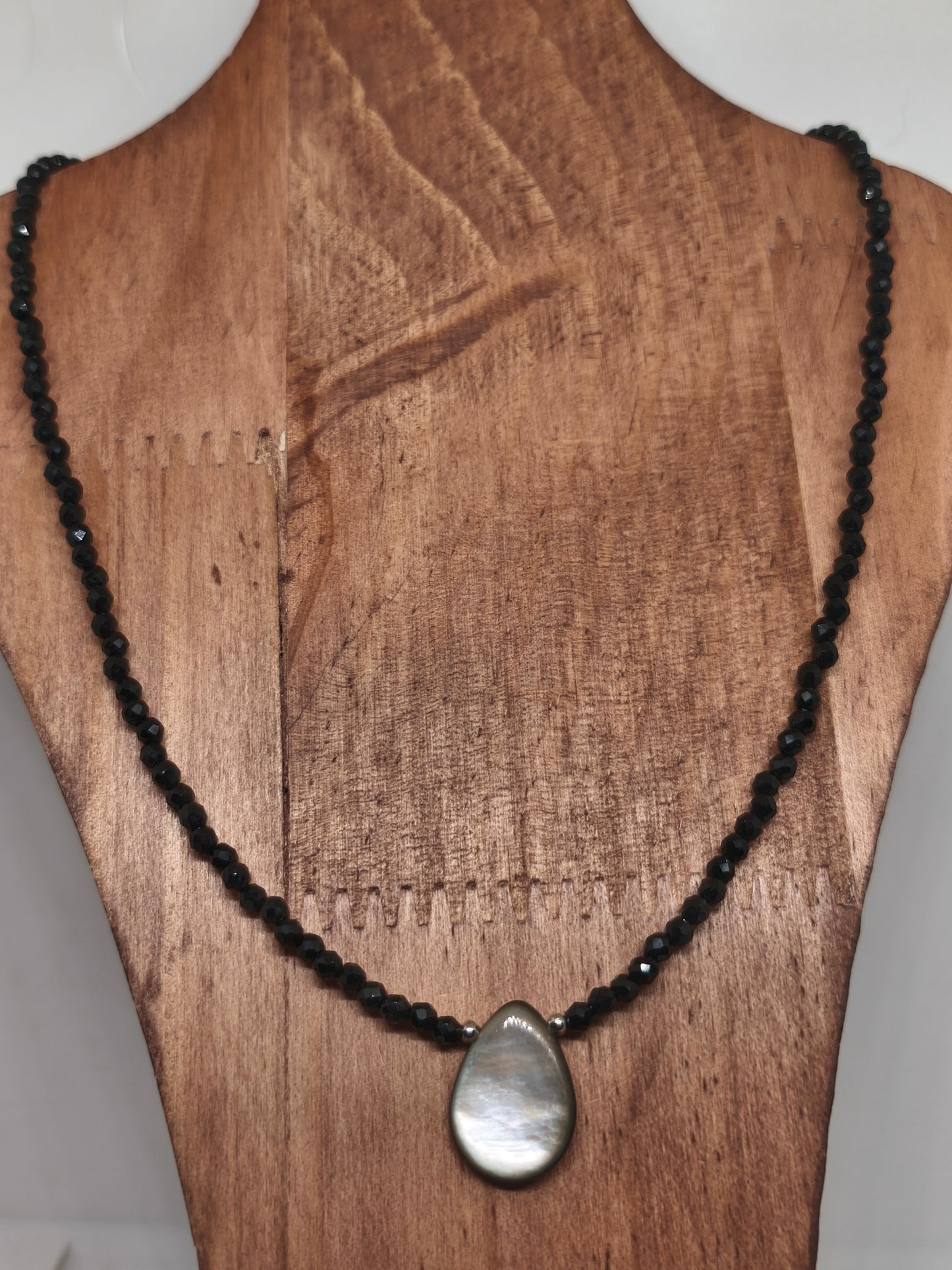 Collier en obsidienne noire et argentée