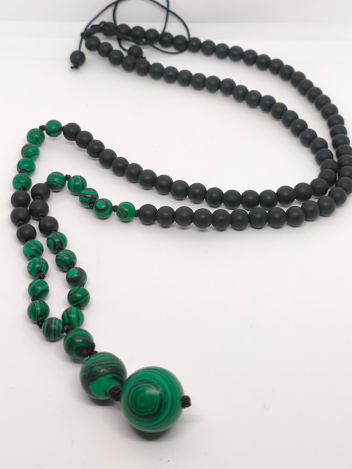 Collier en tourmaline et malachite résinée