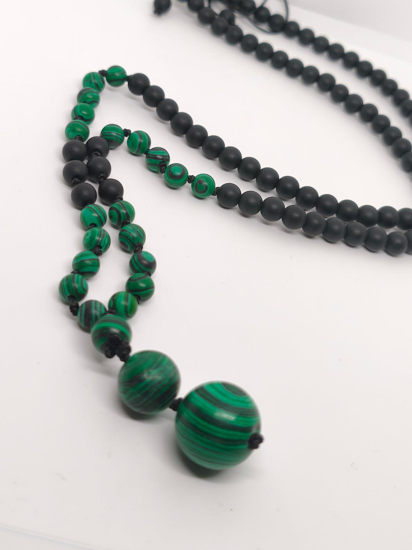 Collier en tourmaline et malachite résinée