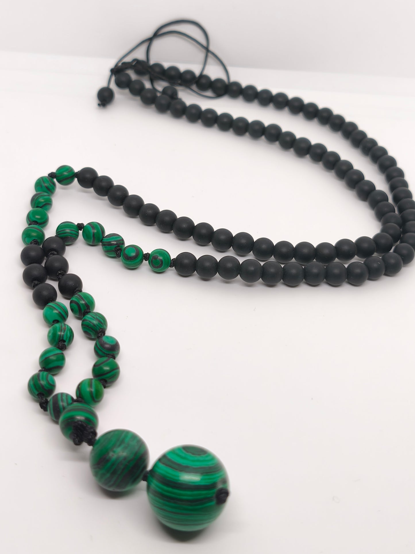 Collier en tourmaline et malachite résinée