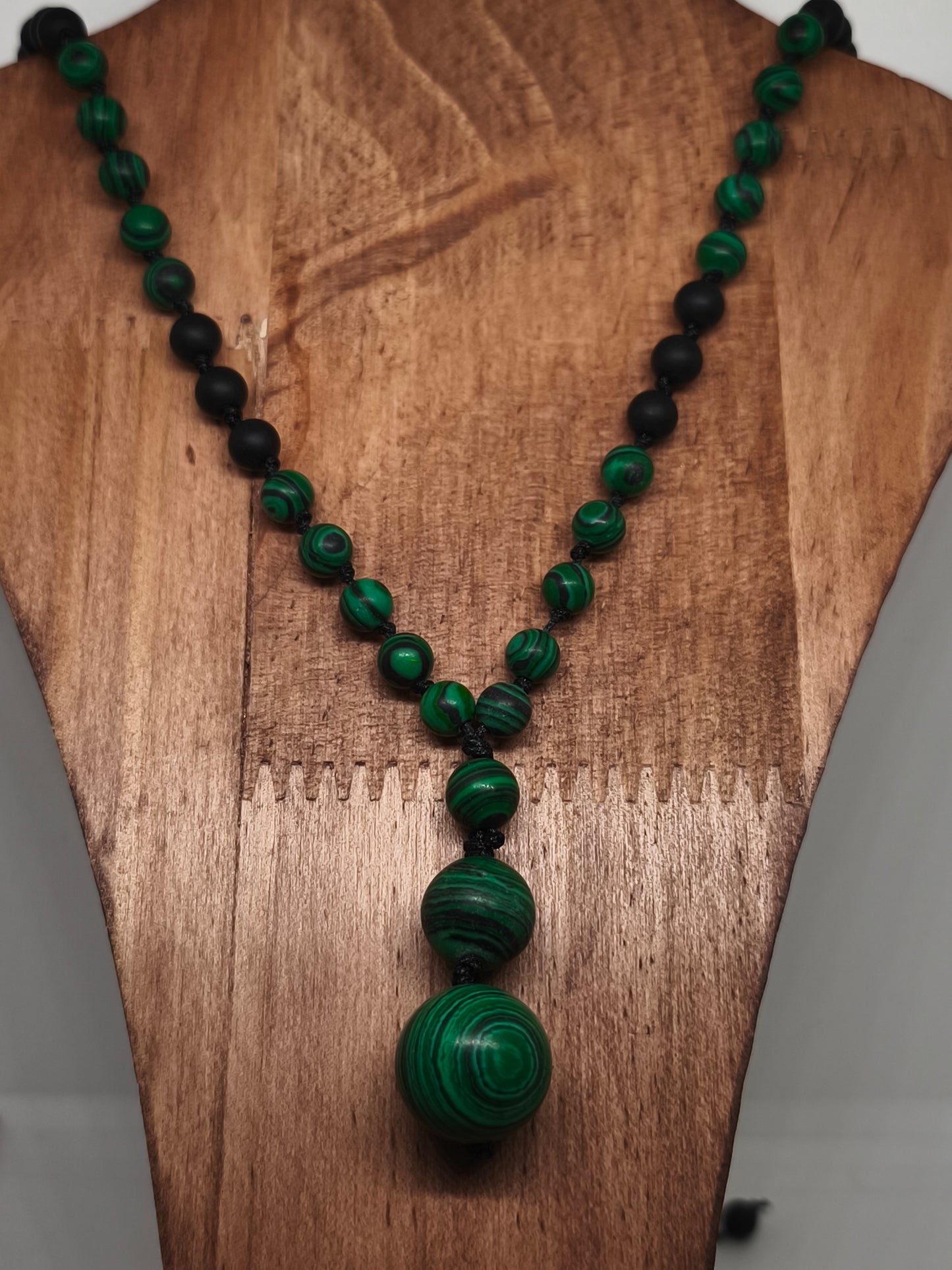 Collier en tourmaline et malachite résinée