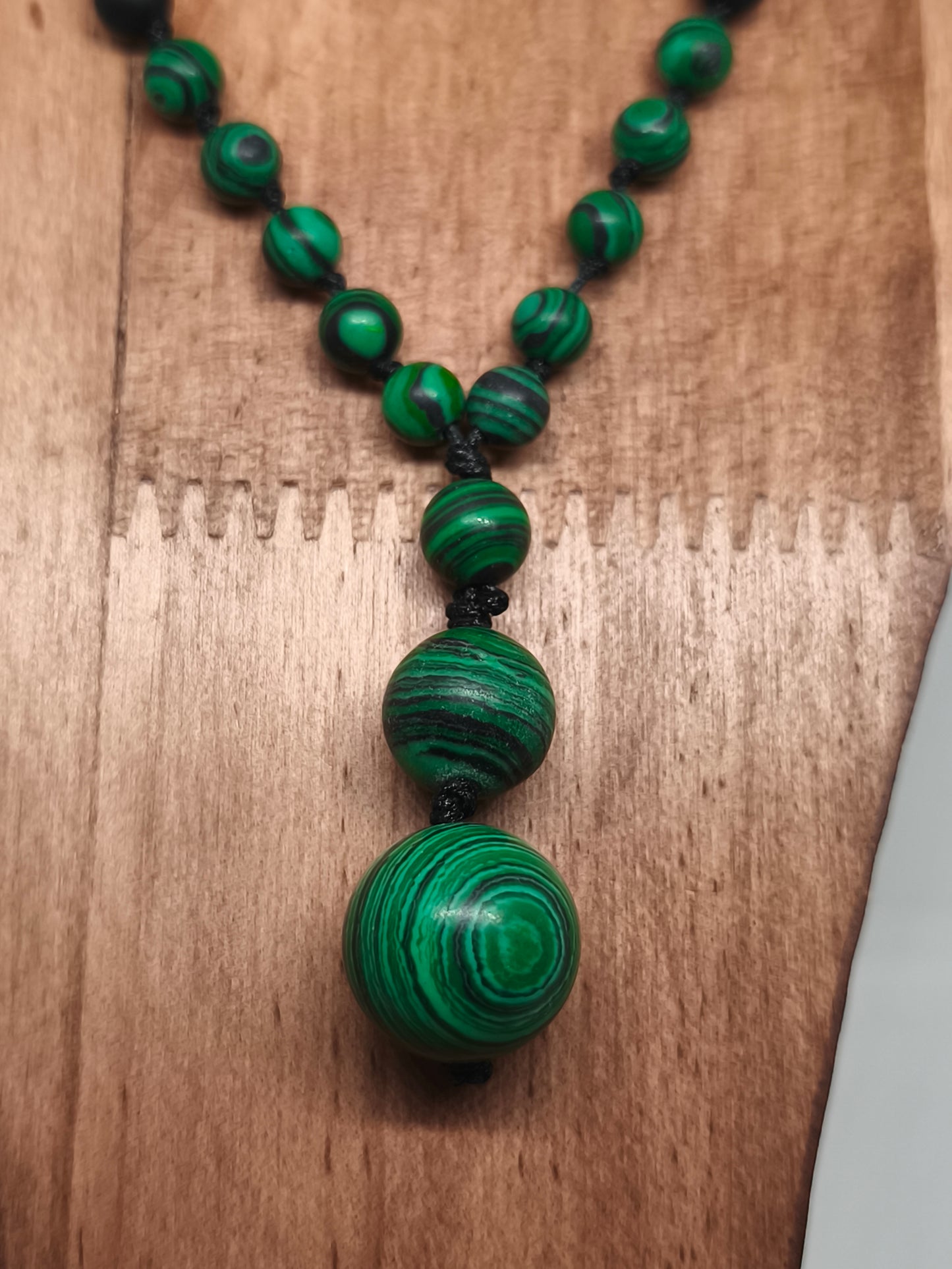 Collier en tourmaline et malachite résinée