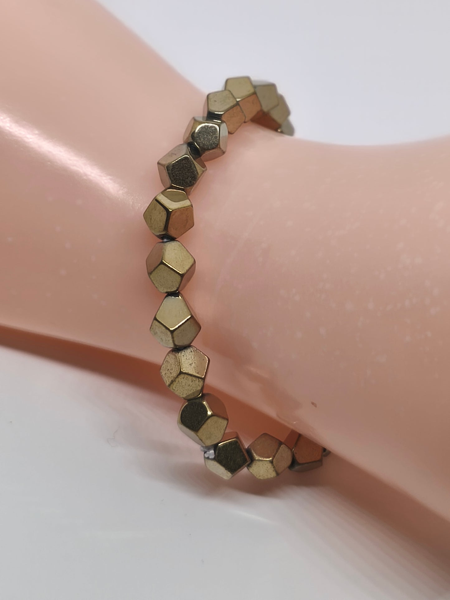 Bracelet en perles facettes de pyrite 6mm