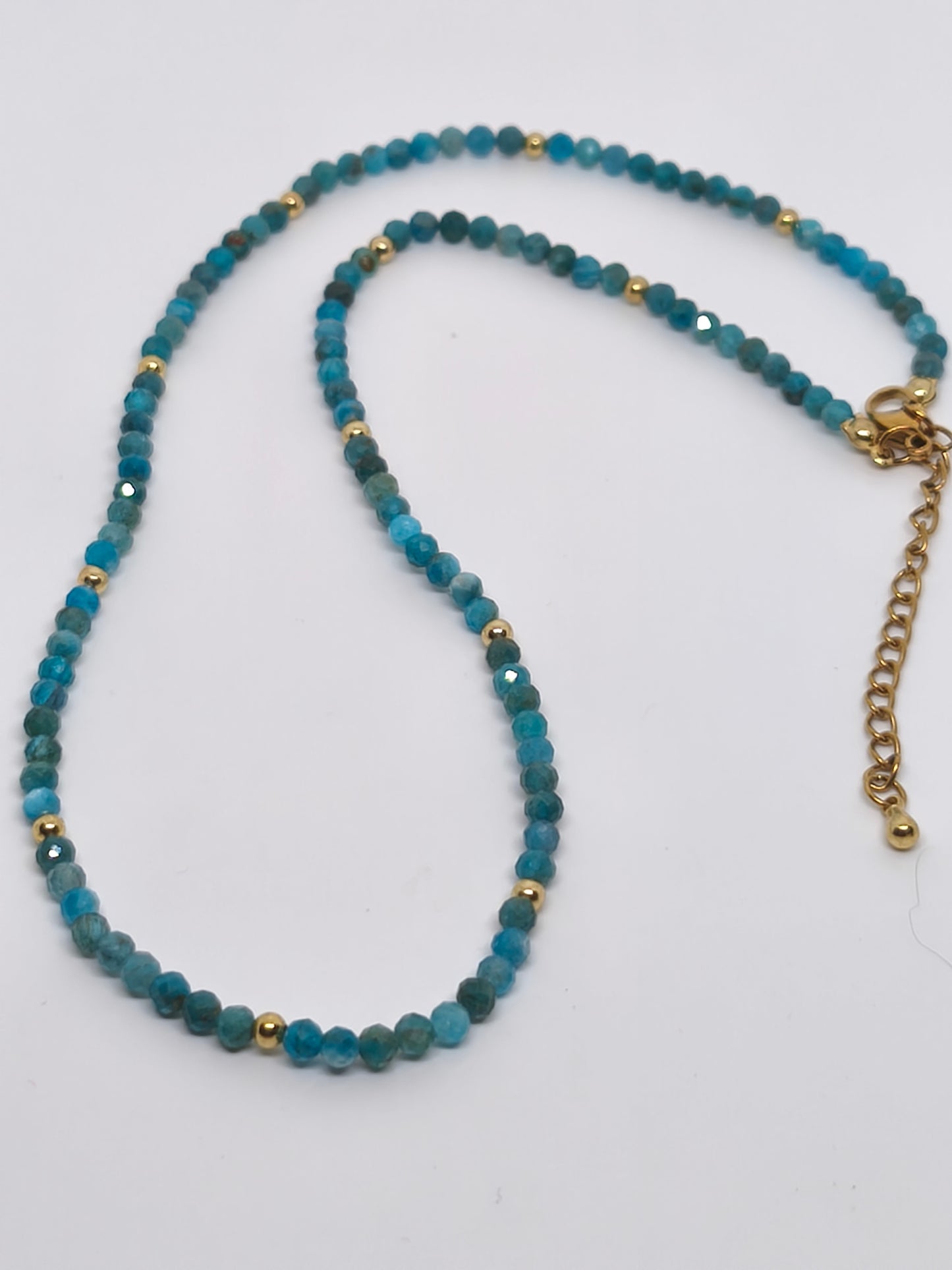 Collier en apatite facette 4mm