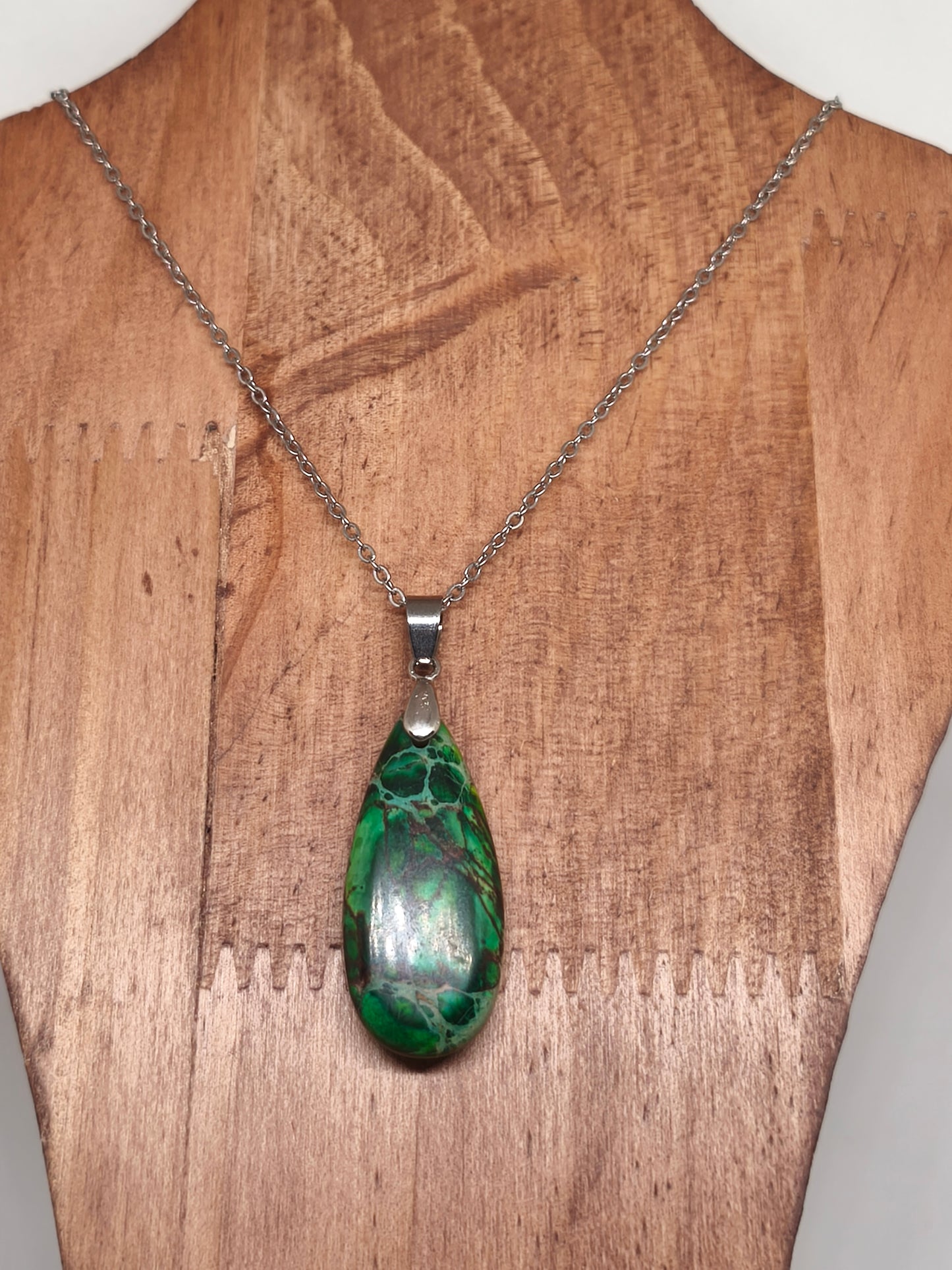 Collier en jaspe impérial vert