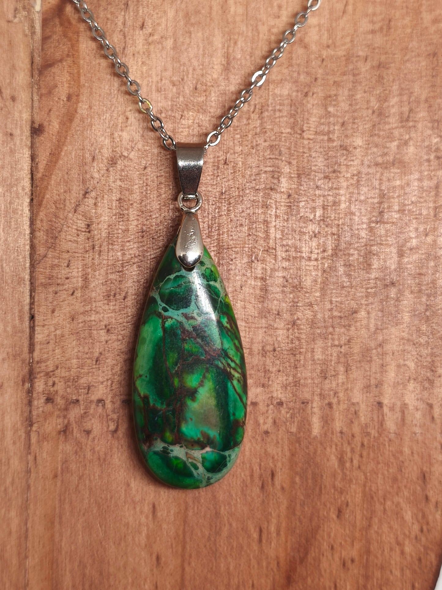Collier en jaspe impérial vert