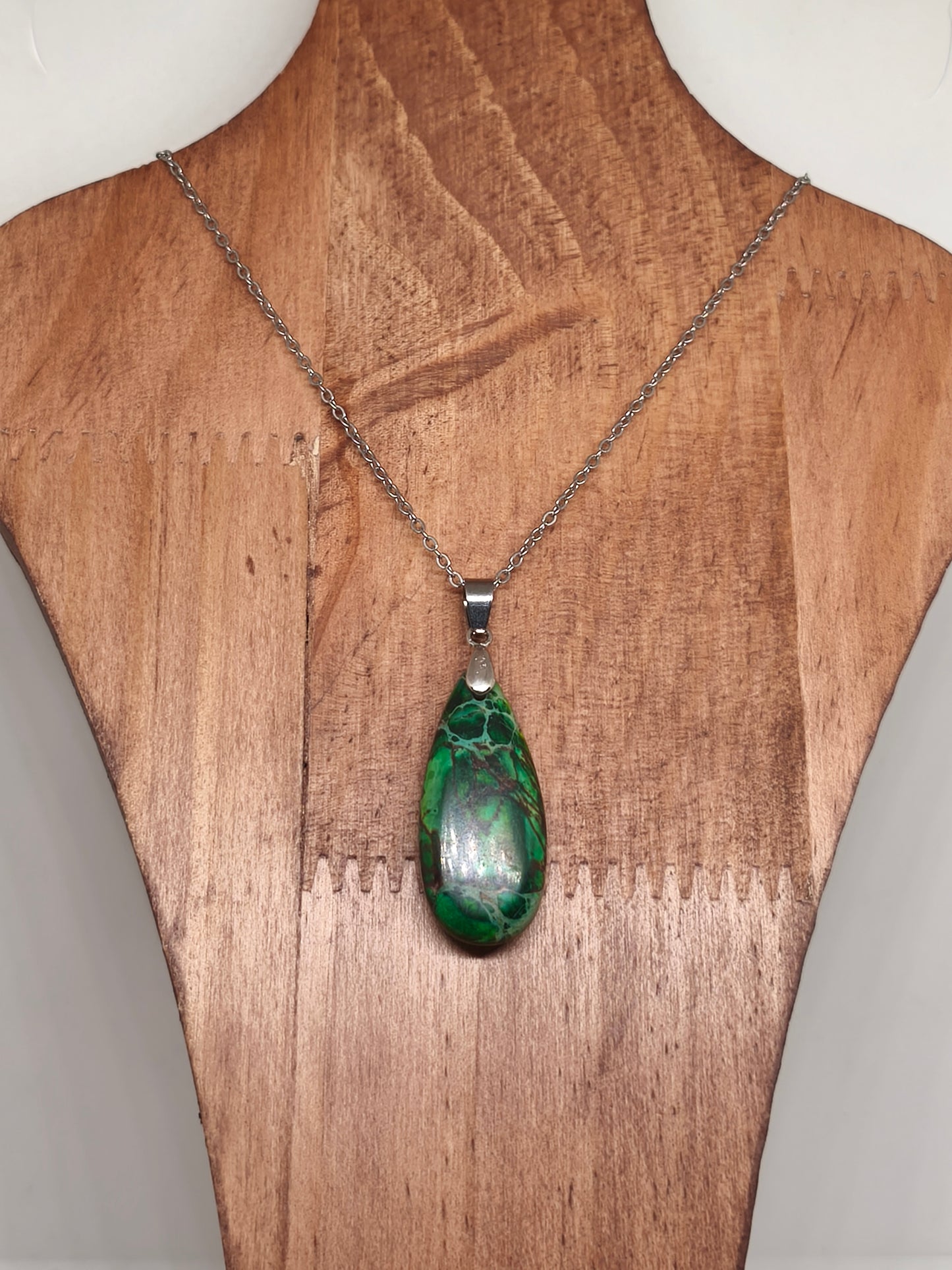 Collier en jaspe impérial vert