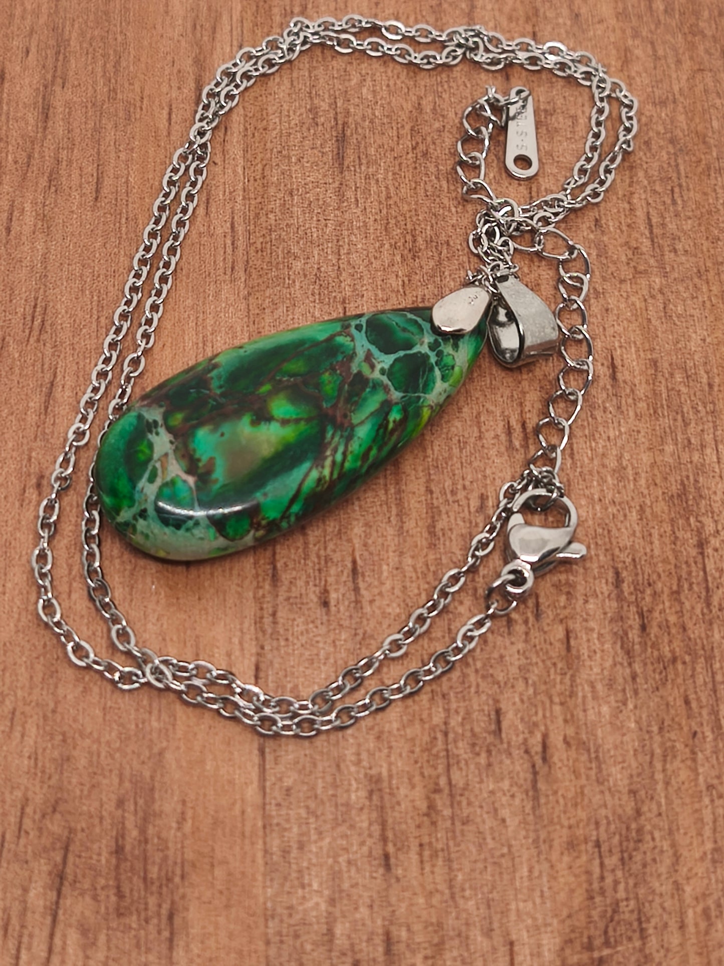 Collier en jaspe impérial vert
