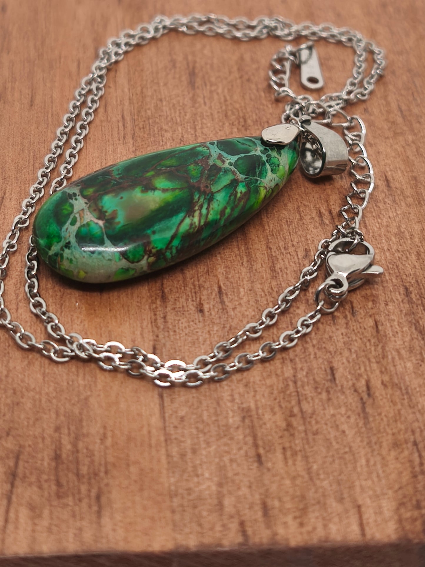 Collier en jaspe impérial vert
