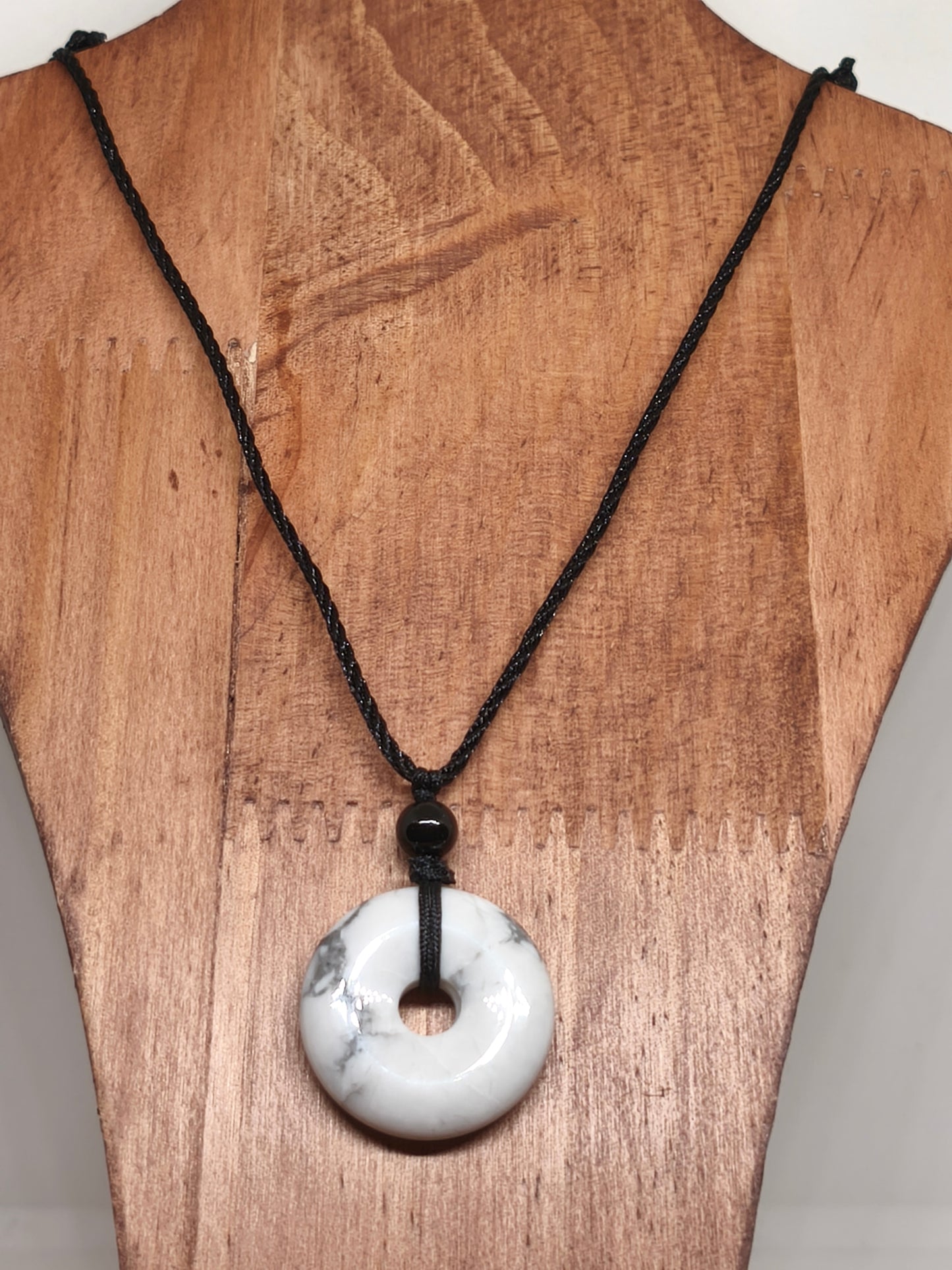 Collier donuts en pierre d'howlite