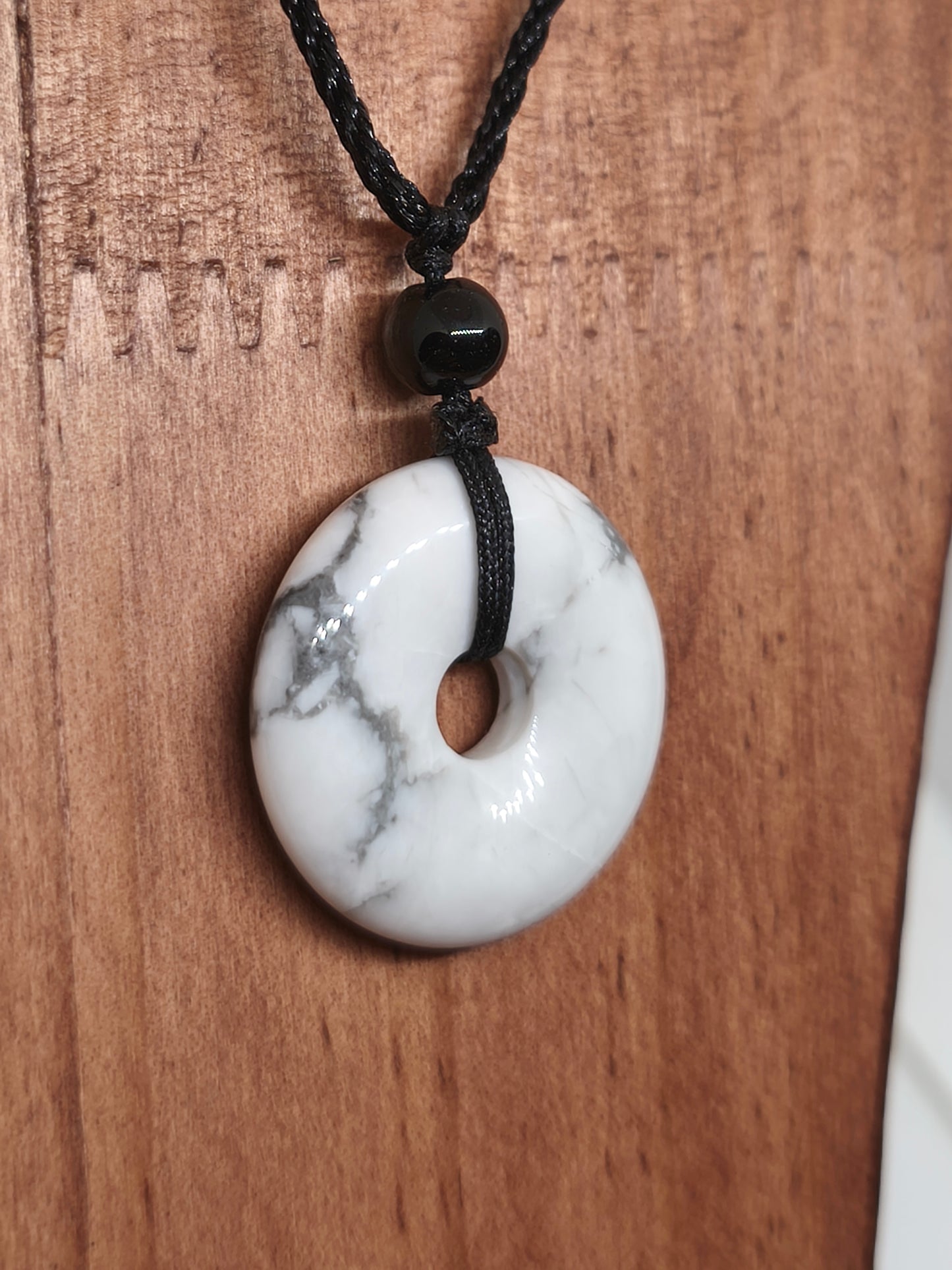 Collier donuts en pierre d'howlite