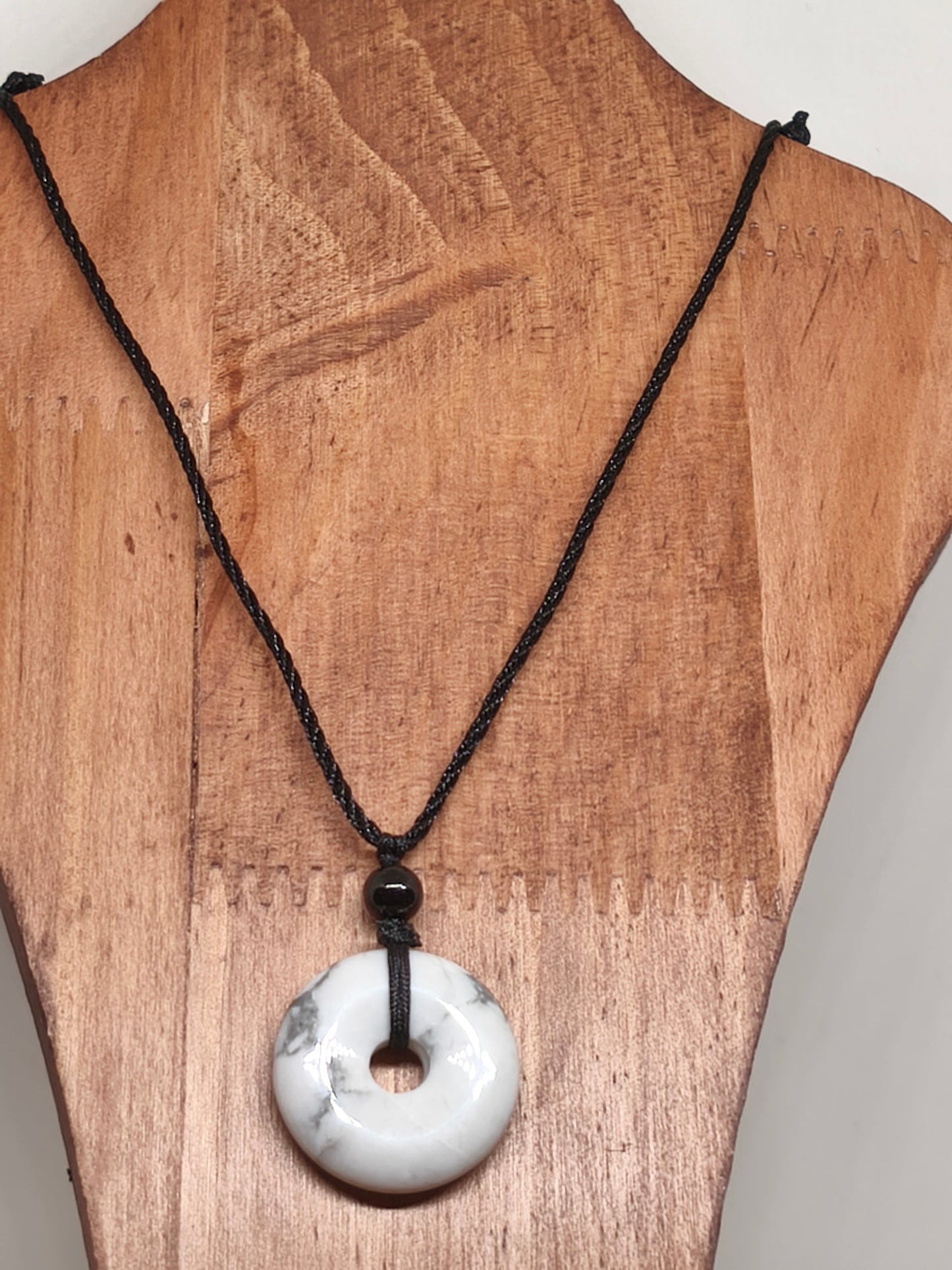 Collier donuts en pierre d'howlite