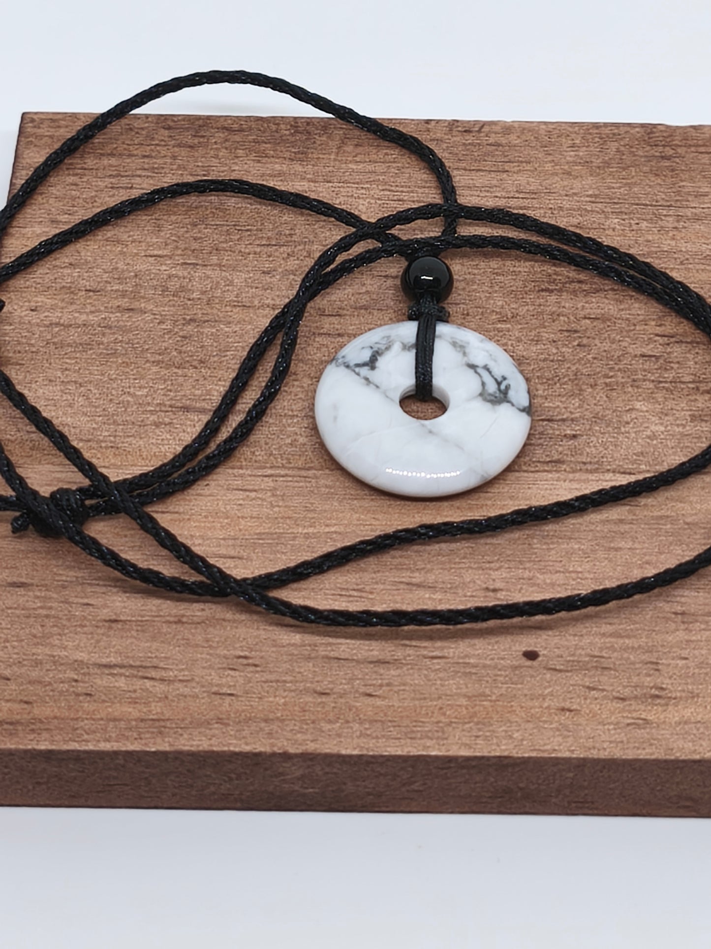 Collier donuts en pierre d'howlite