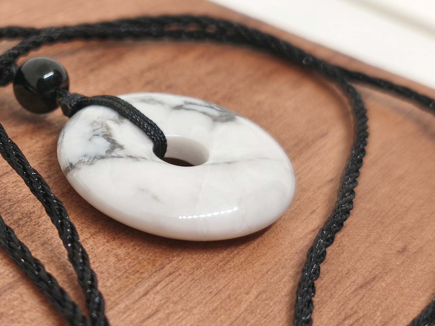 Collier donuts en pierre d'howlite