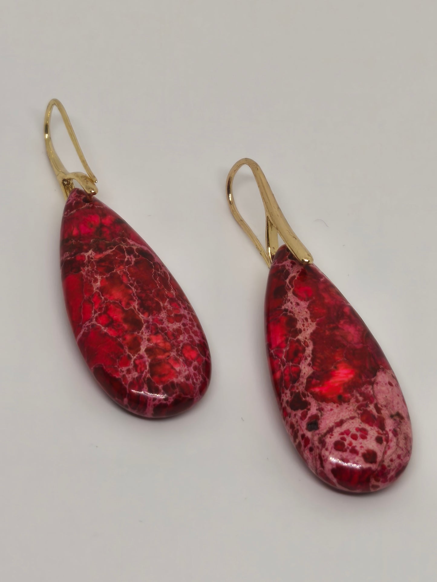 Boucles d'oreilles en jaspe impérial rouge