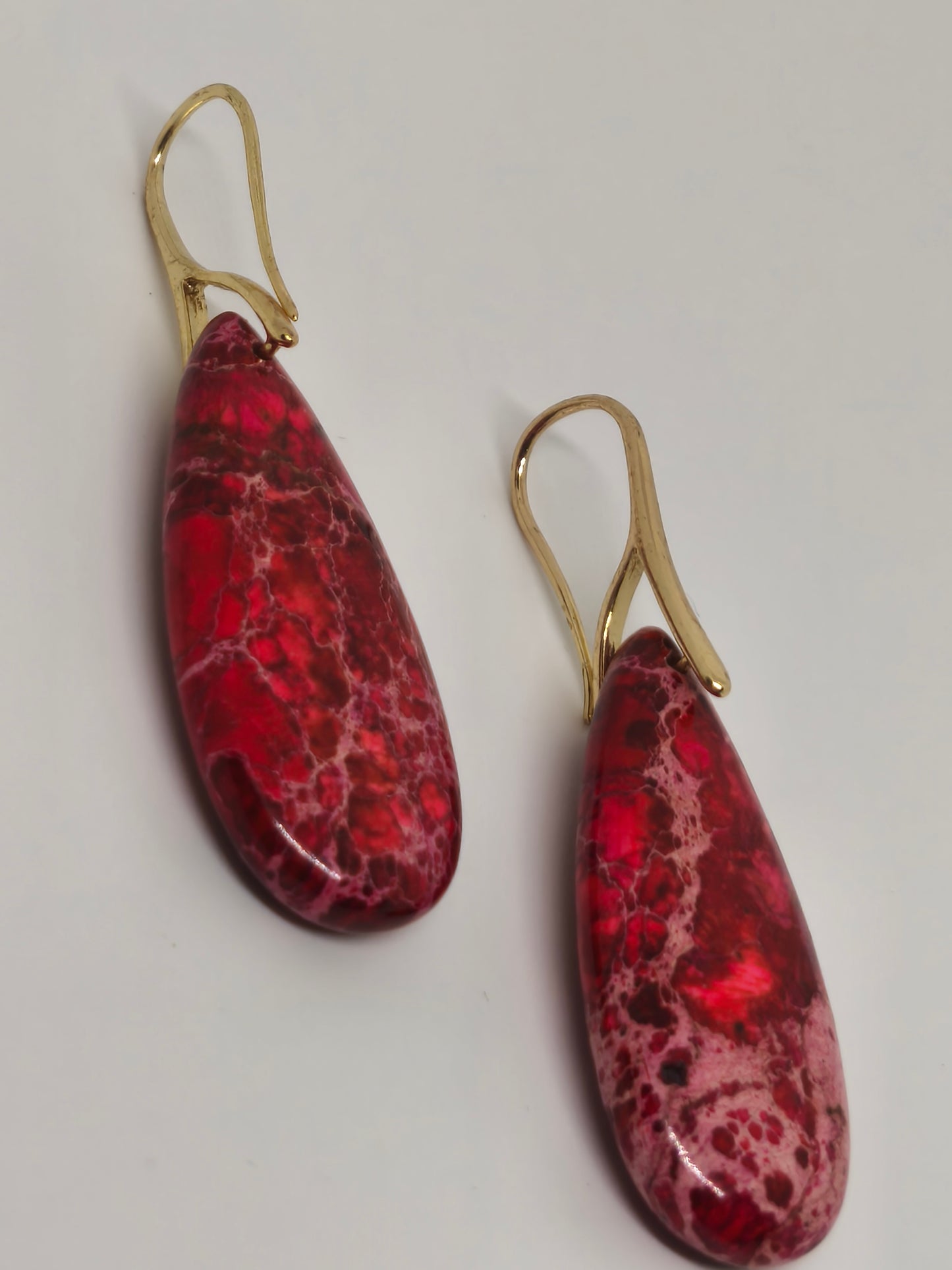 Boucles d'oreilles en jaspe impérial rouge
