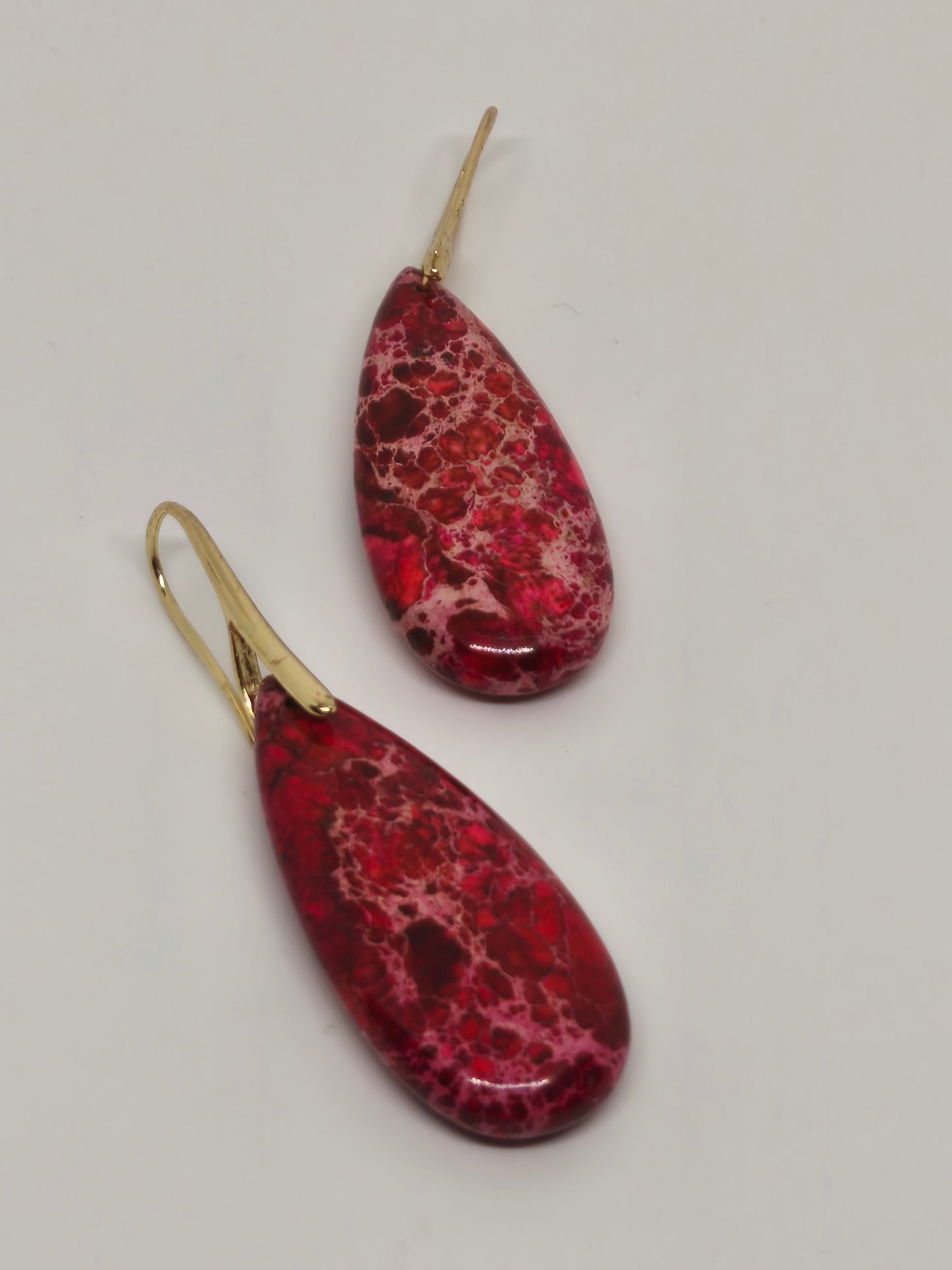 Boucles d'oreilles en jaspe impérial rouge