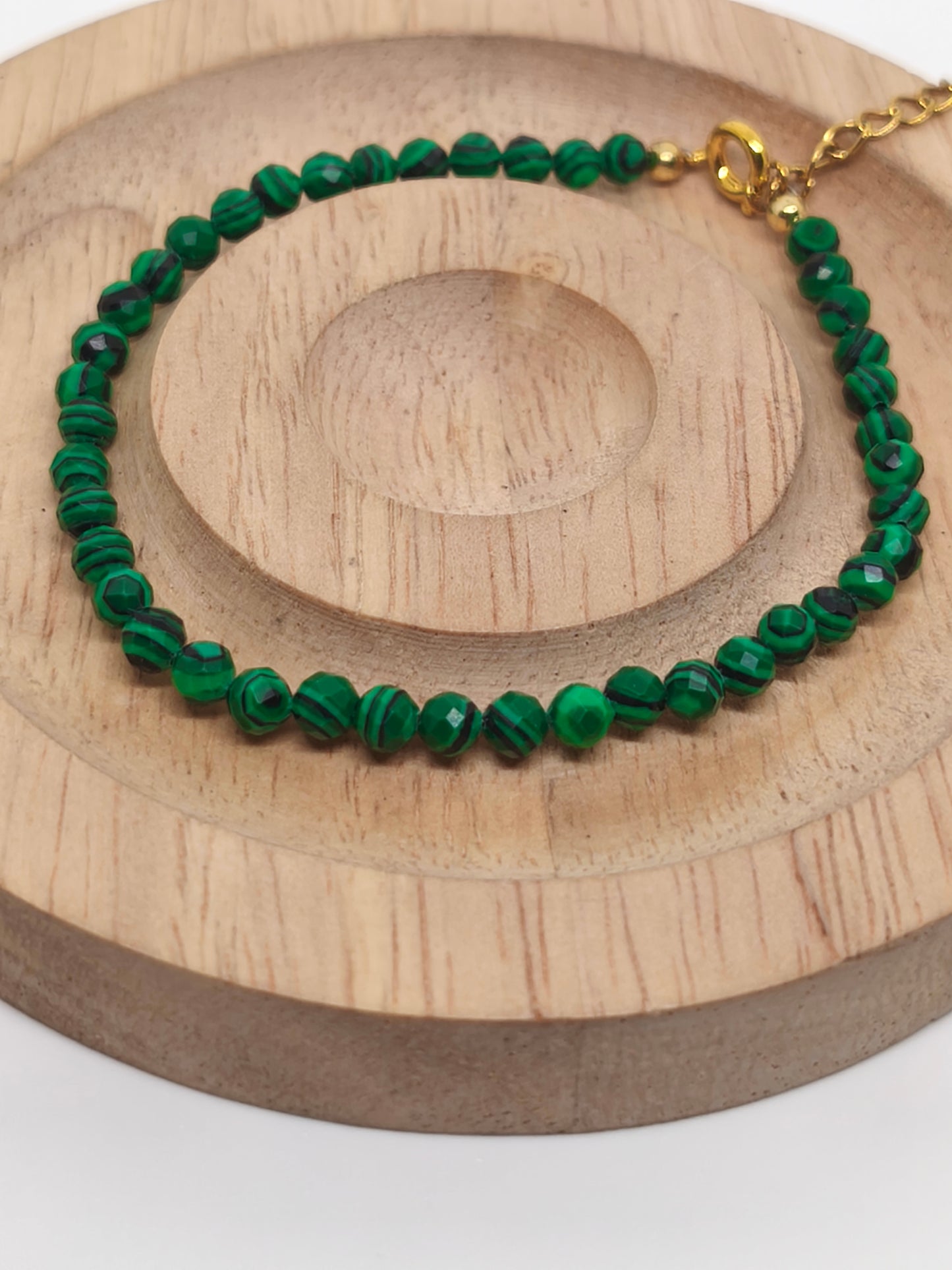 Bracelet en perles facettes de malachite résinée 2mm