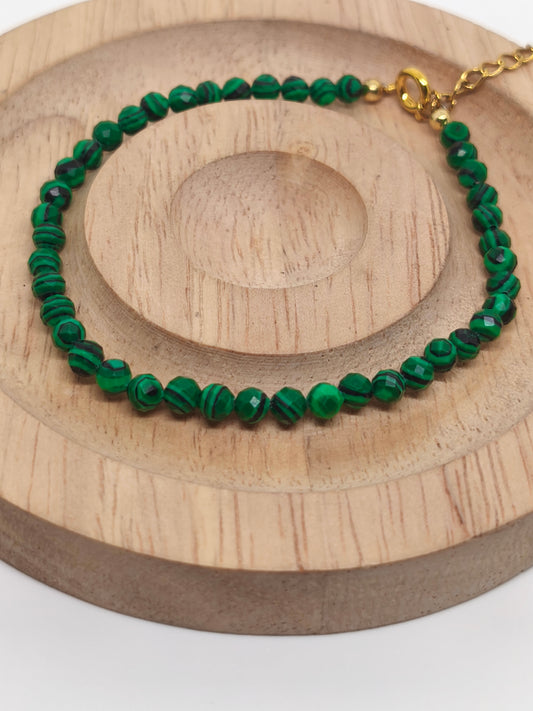 Bracelet en perles facettes de malachite résinée 2mm