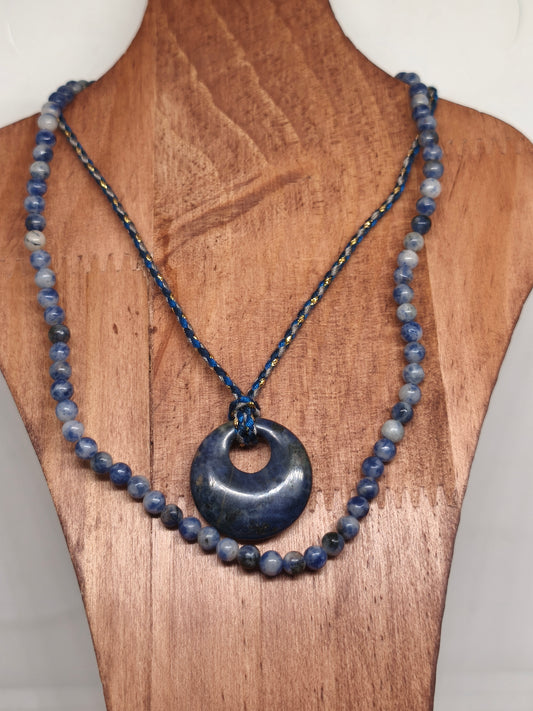Deux colliers en sodalite