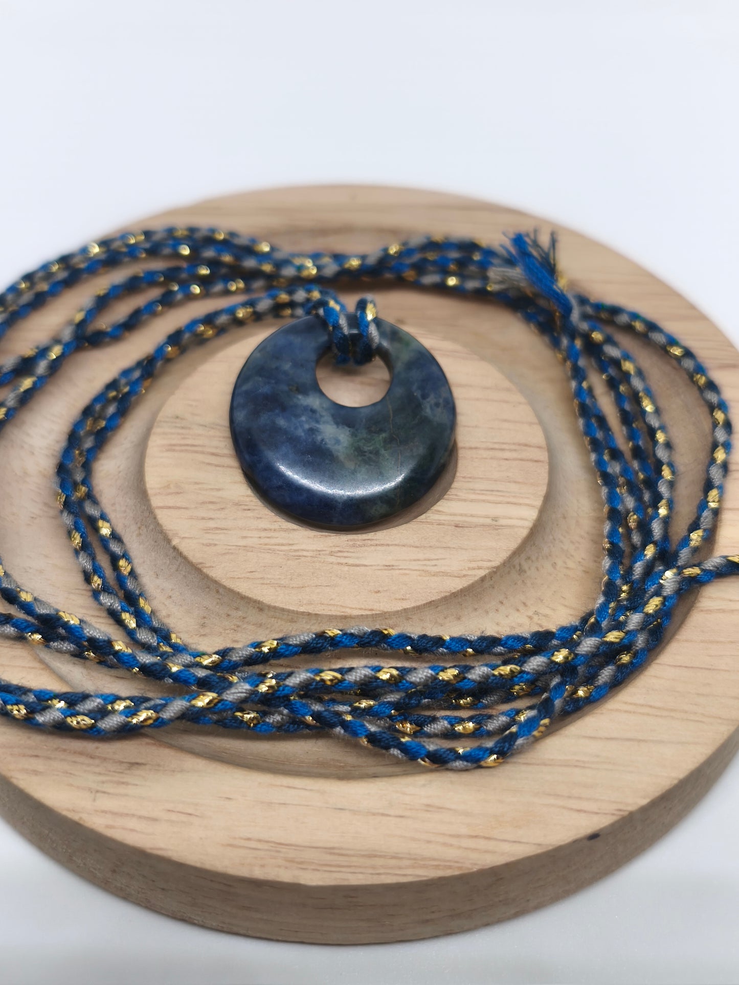 Deux colliers en sodalite